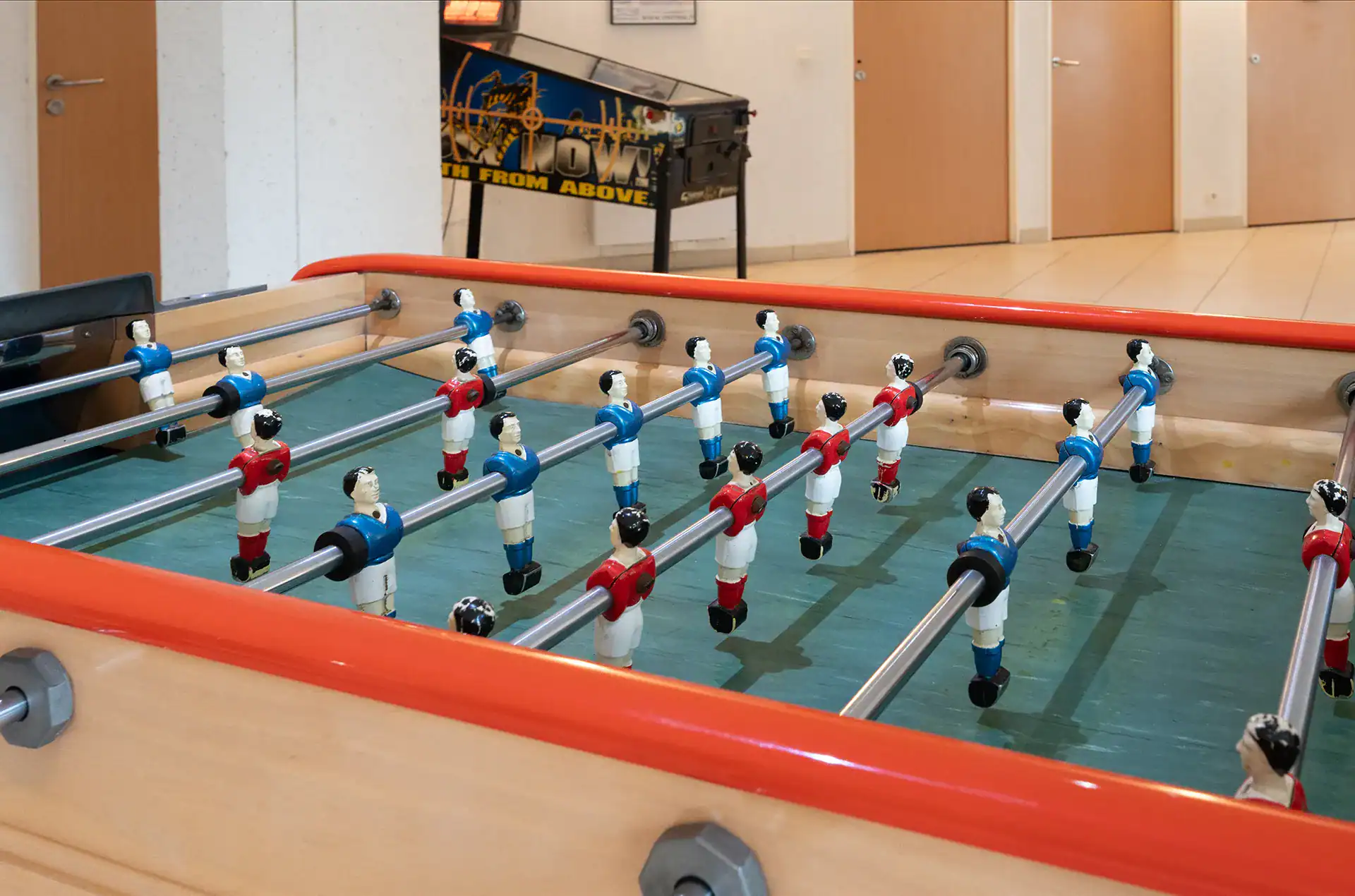 Espace jeux avec baby foot de la résidence de vacances Goelia Kermael à Saint Briac en Bretagne