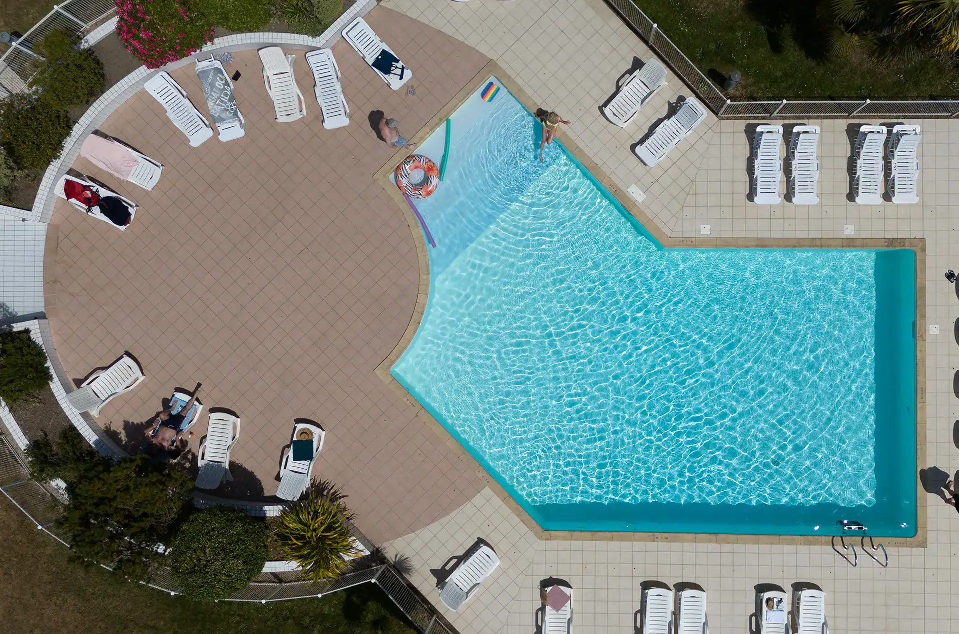 Piscine extérieure chauffée de la résidence de vacances Goélia Kermael à Saint Briac