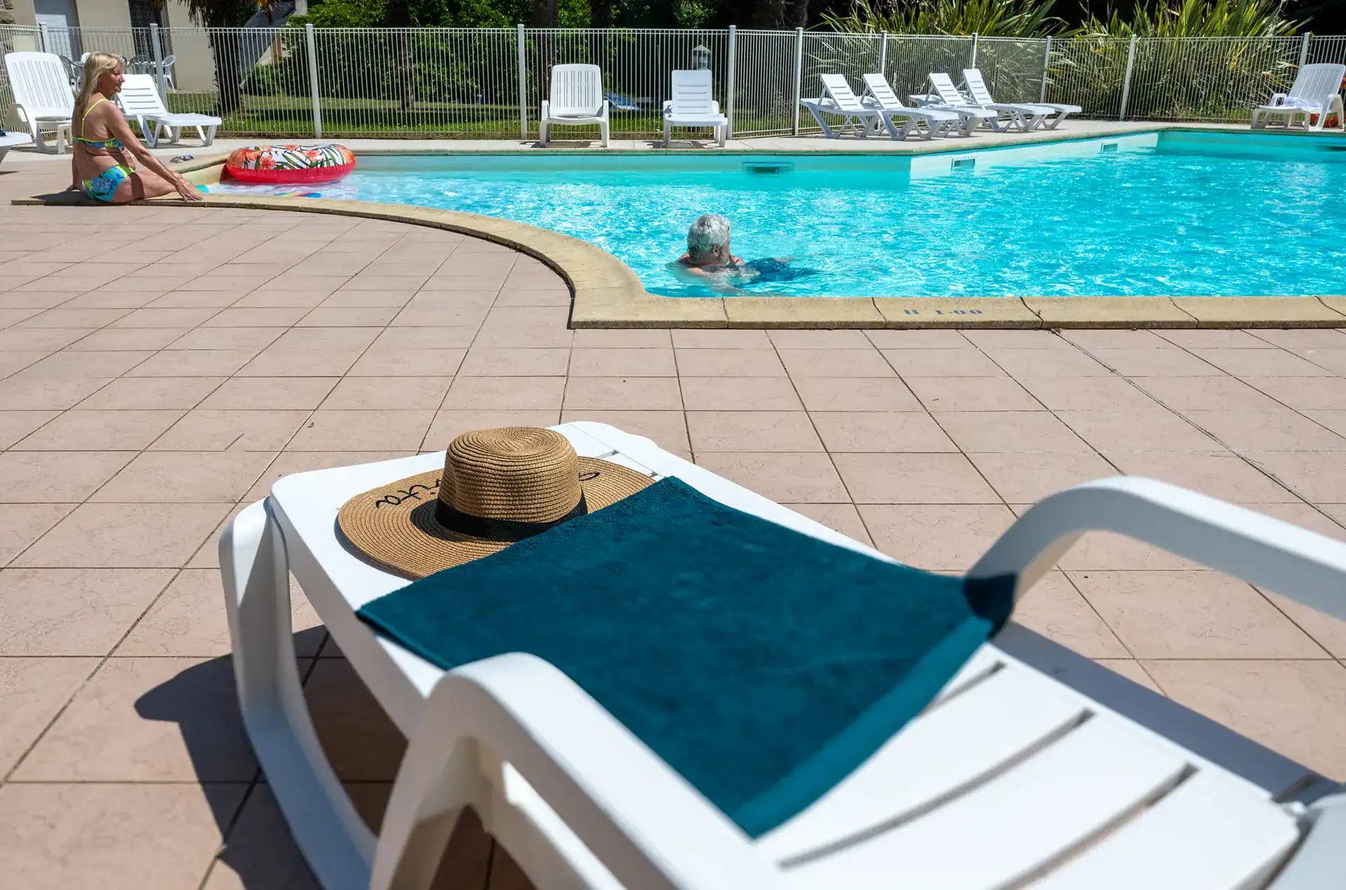 Piscine extérieure chauffée de la résidence de vacances Goélia Kermael à Saint Briac
