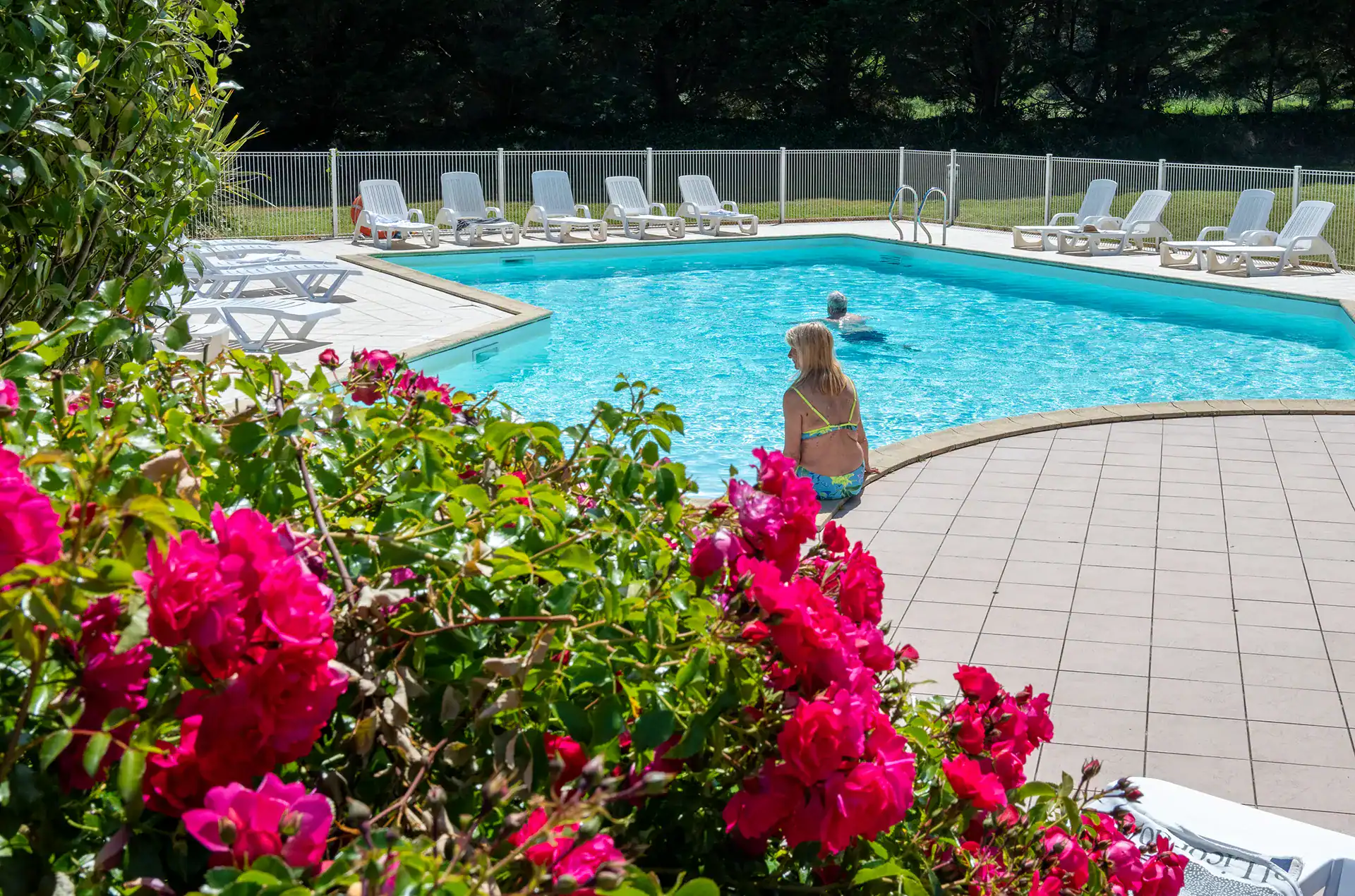 Piscine extérieure chauffée de la résidence de vacances Goélia Kermael à Saint Briac