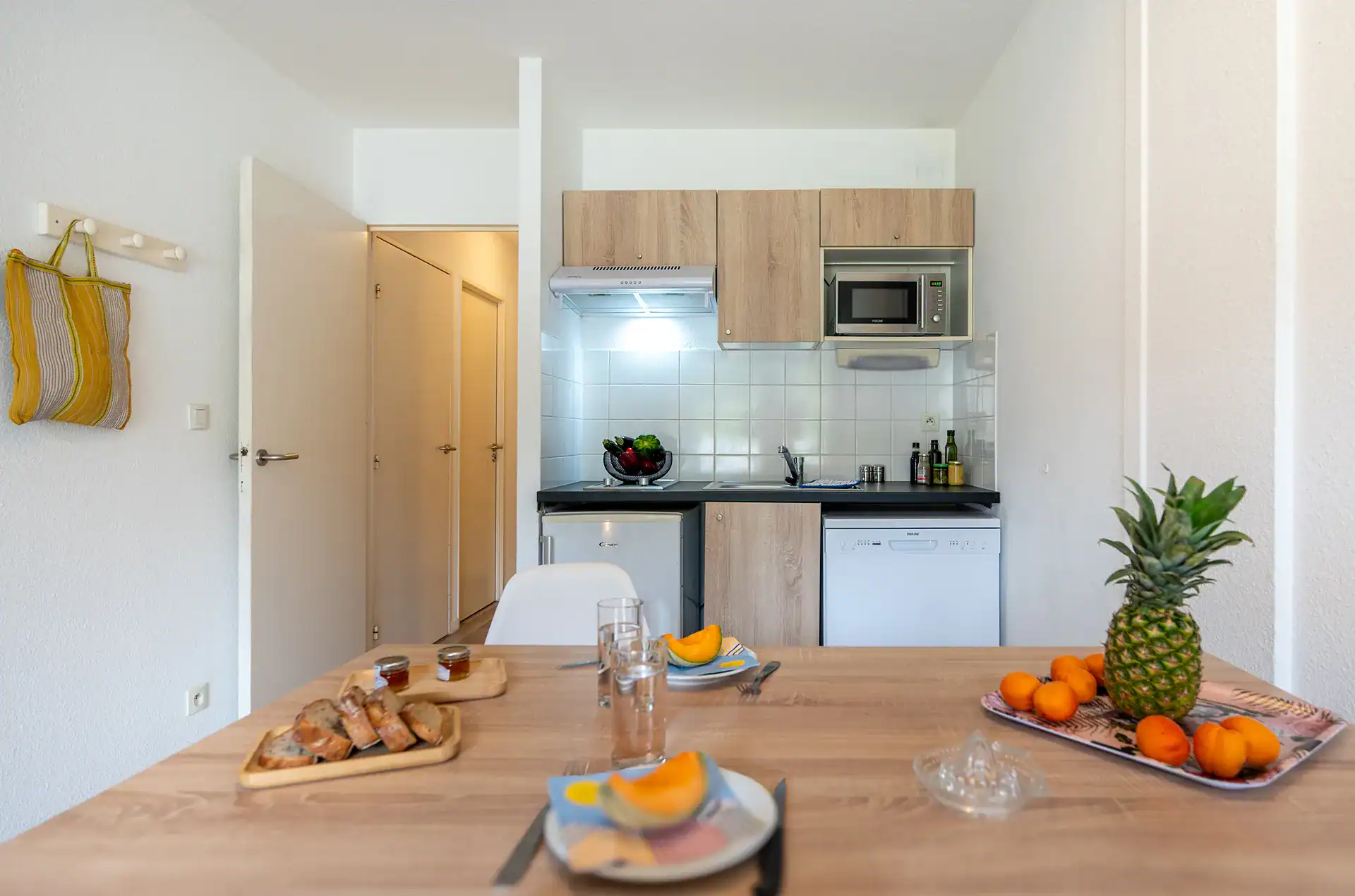 Exemple de kitchenette d'un logement de la résidence de vacances Goélia Kermael à Saint Briac