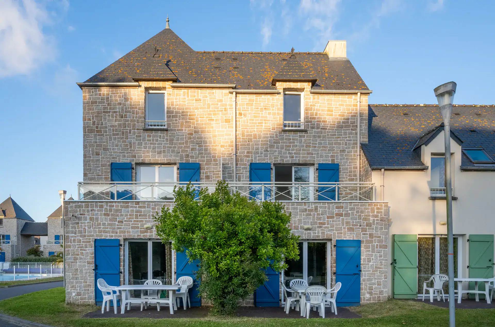 Example of terraces at the Goélia Le Domaine des Mauriers holiday residence in Saint Malo