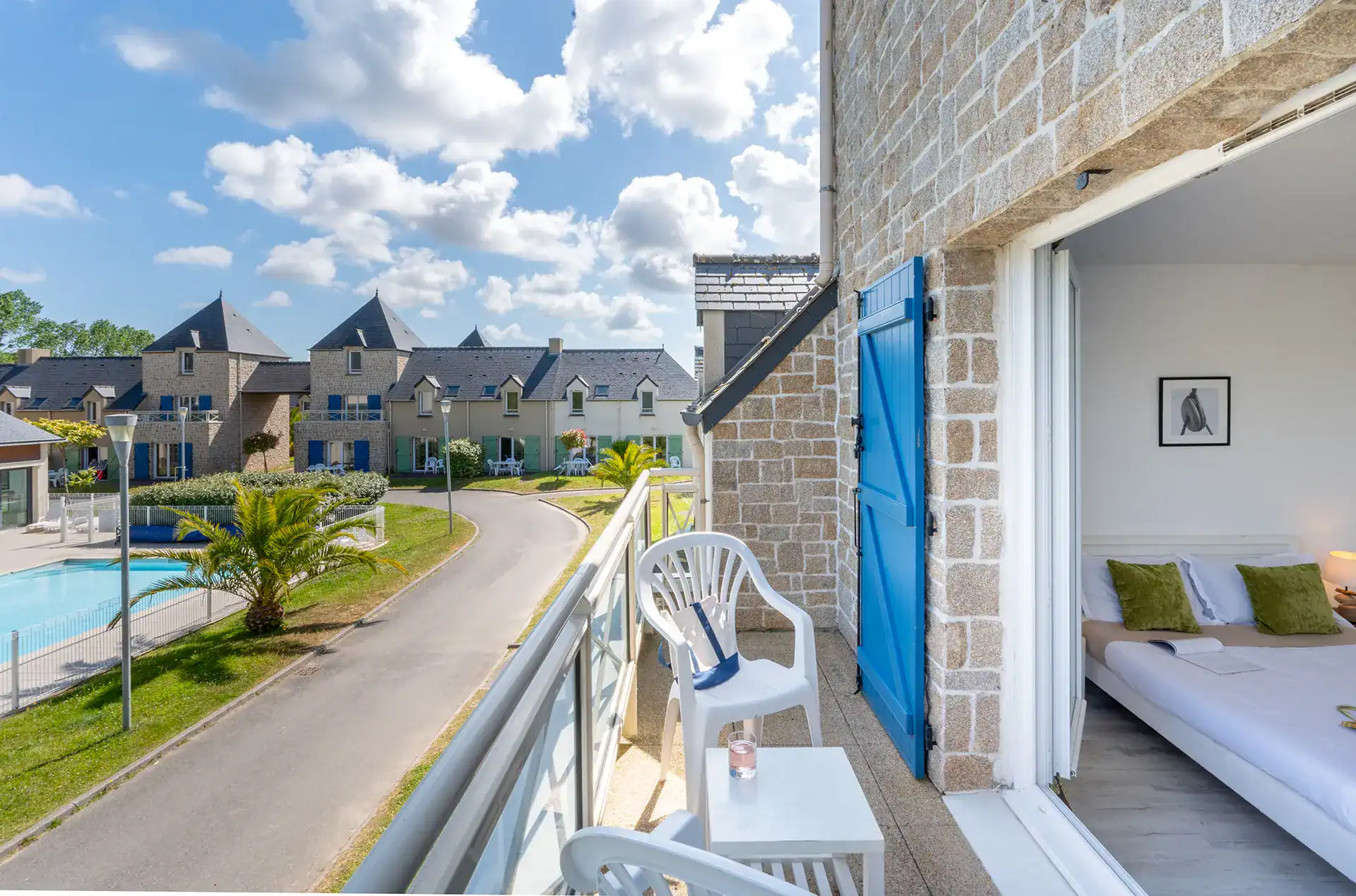 Example of a room, terrace and view of the Goélia le Domaine des Mauriers holiday residence in Saint-Malo
