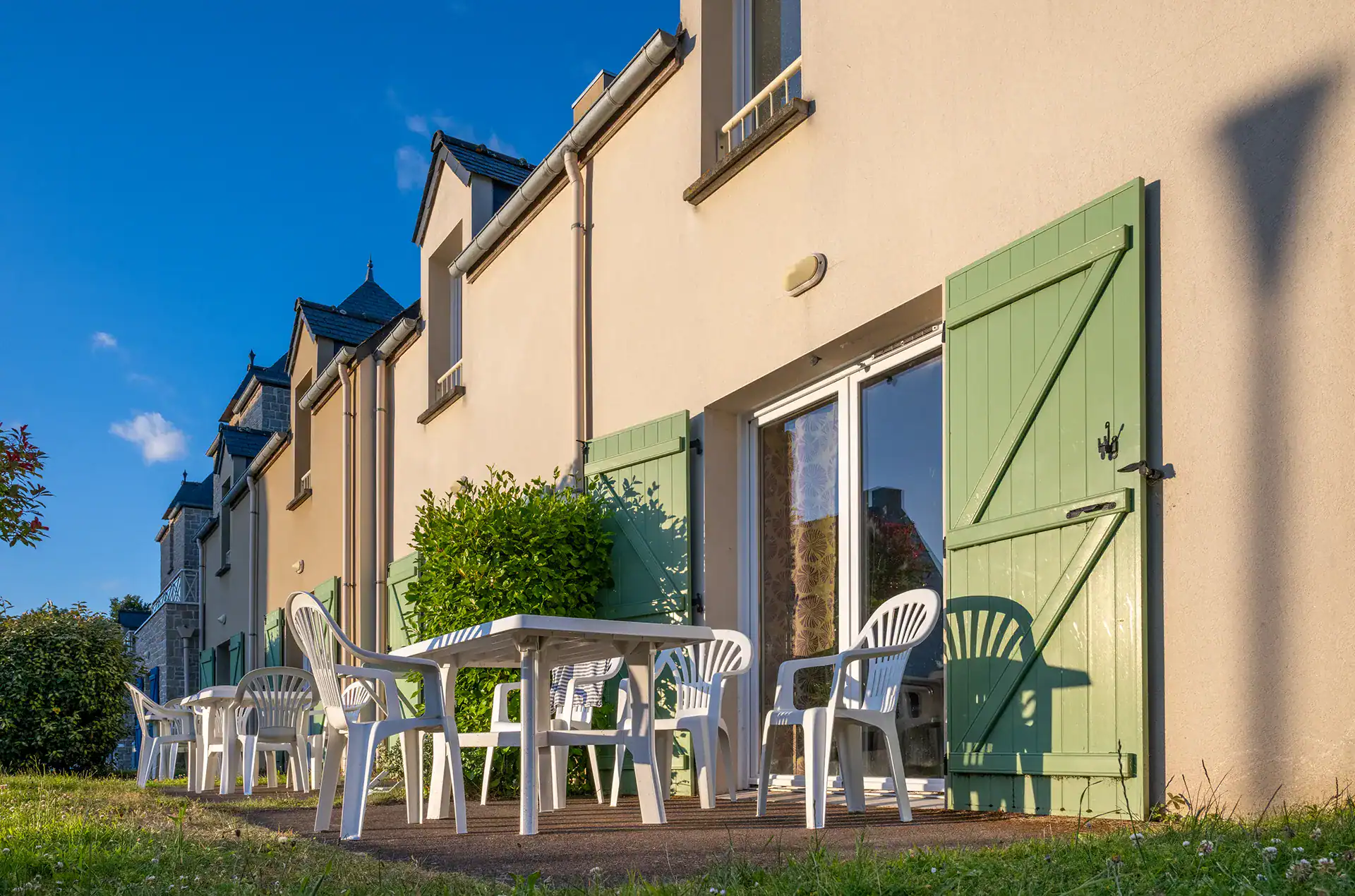 Example of a terrace at the Goélia le Domaine des Mauriers holiday residence in Saint-Malo