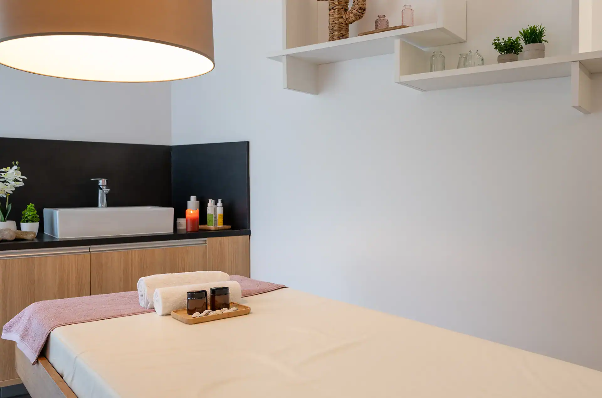 Massage room at the Goélia Le Cap Azur holiday residence in Saint-Mandrier 