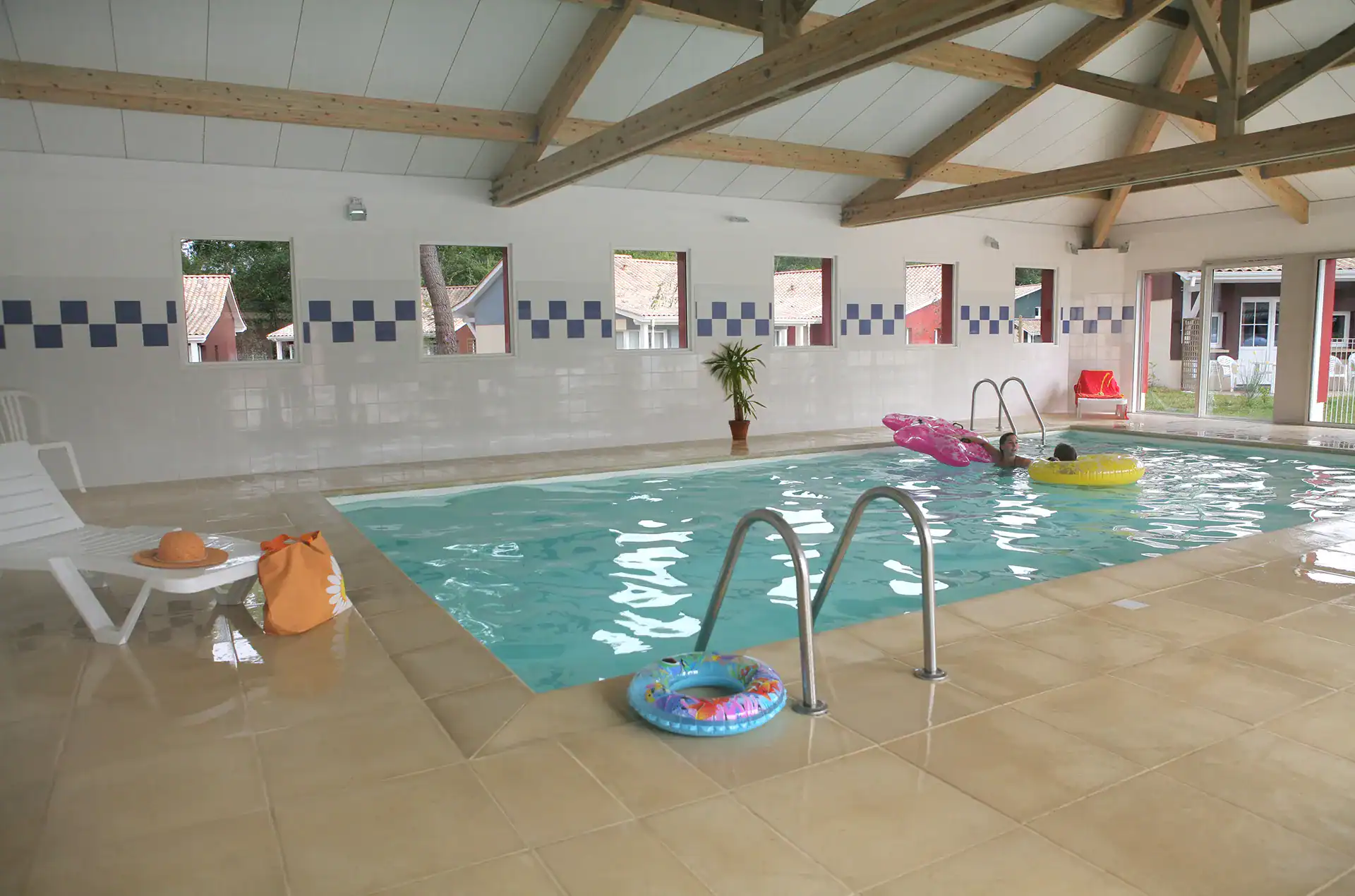 Indoor swimming pool at the Goélia Les Rives de St Brice holiday residence in Arès, near Arcachon Bay