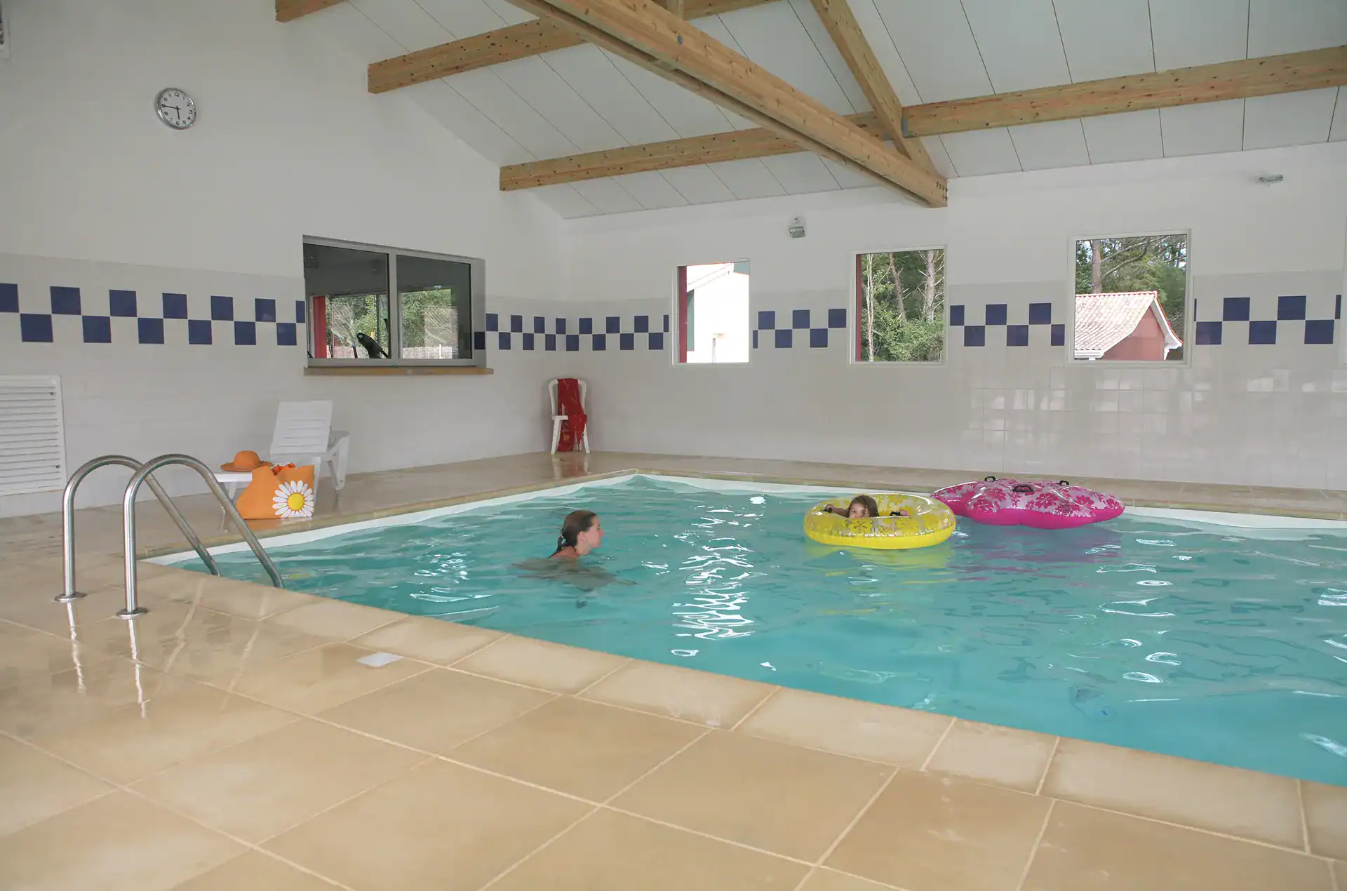 Indoor swimming pool at the Goélia Les Rives de St Brice holiday residence in Arès, near Arcachon Bay