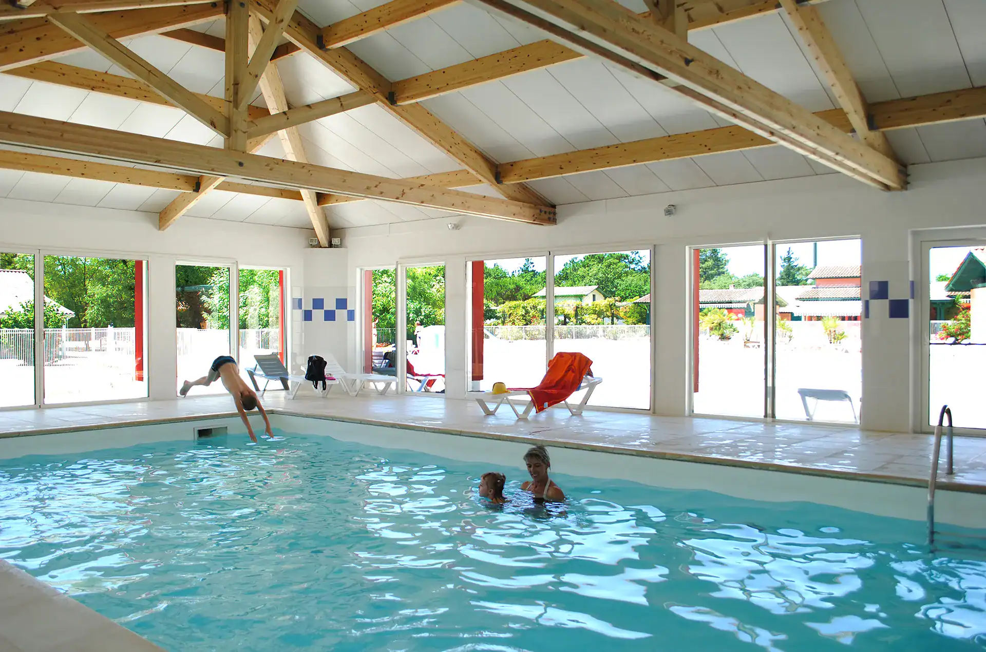 Indoor swimming pool at the Goélia Les Rives de St Brice holiday residence in Arès, near Arcachon Bay