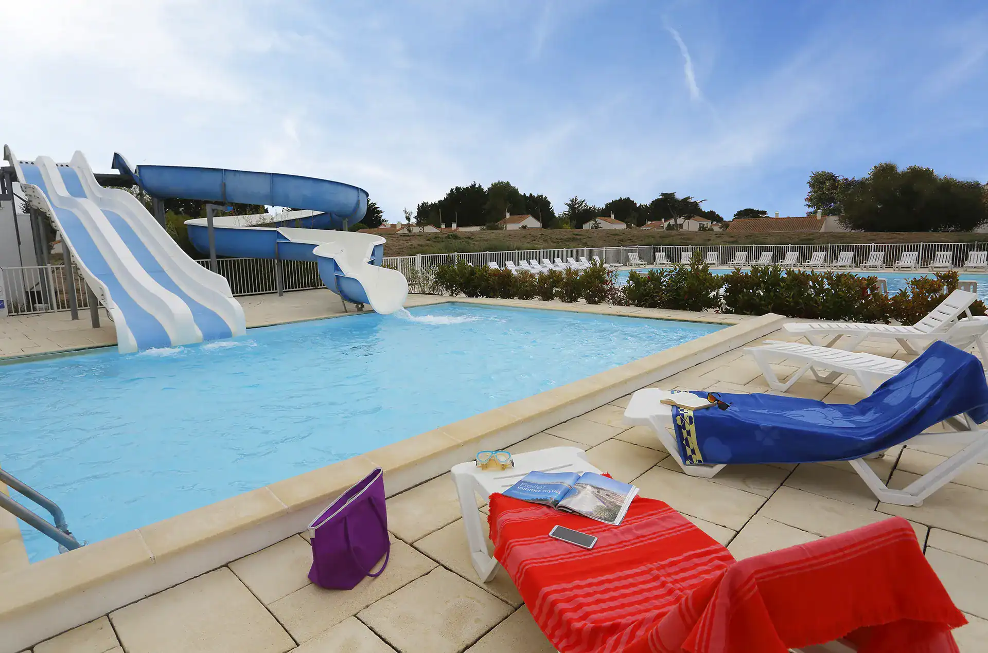 Piscine extérieure chauffée de la résidence de vacances Goélia Les grands Rochers aux Sables d'Olonne 