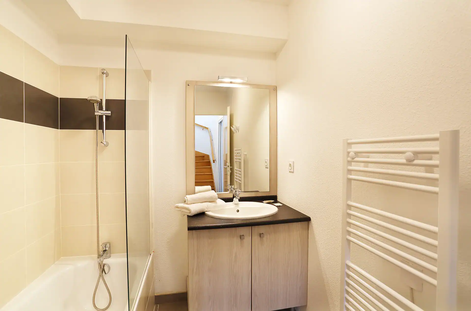 Exemple de salle de bain de la  résidence de vacances Goélia Le Domaine des Dunes à Mimizan