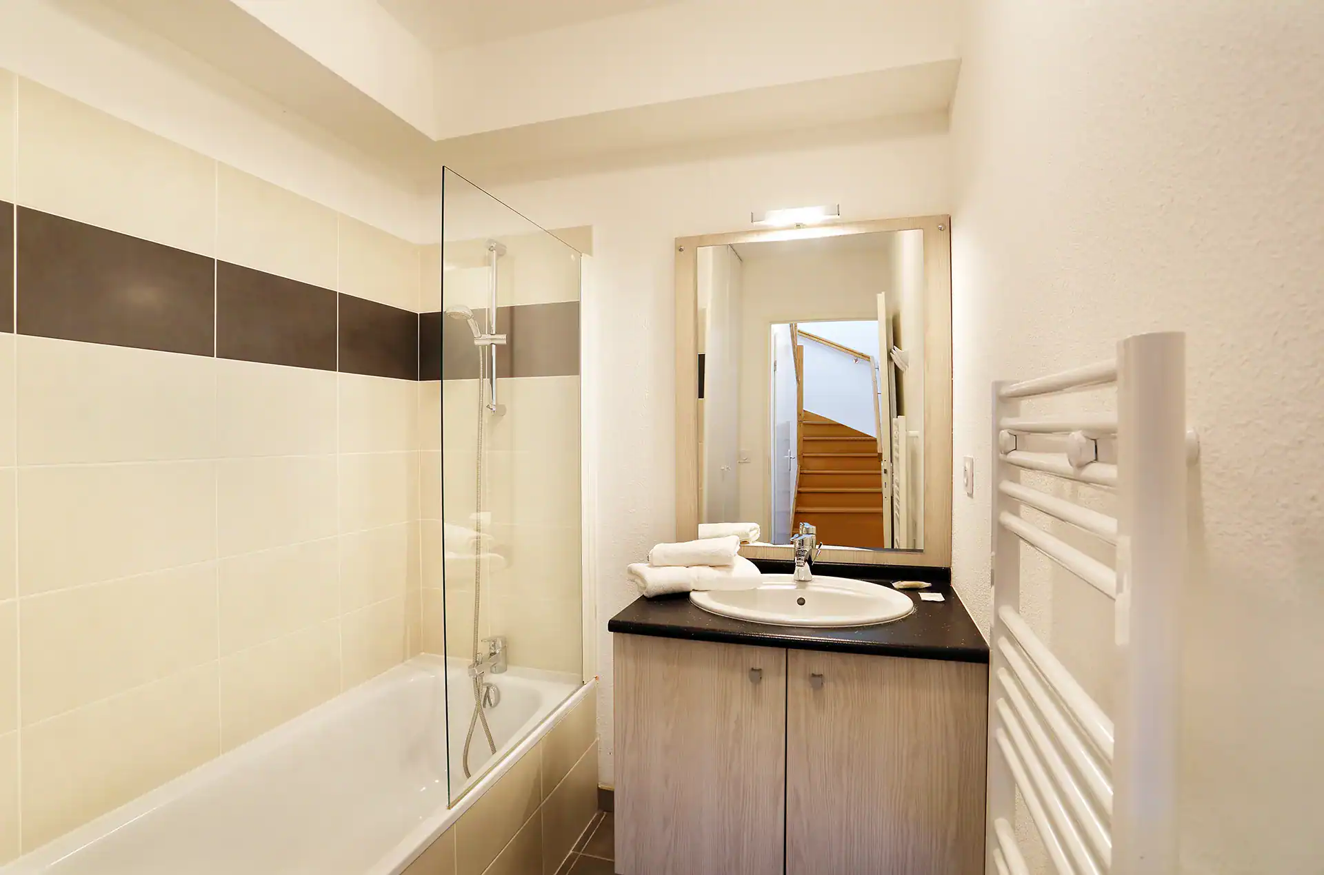 Exemple de salle de bain de la  résidence de vacances Goélia Le Domaine des Dunes à Mimizan