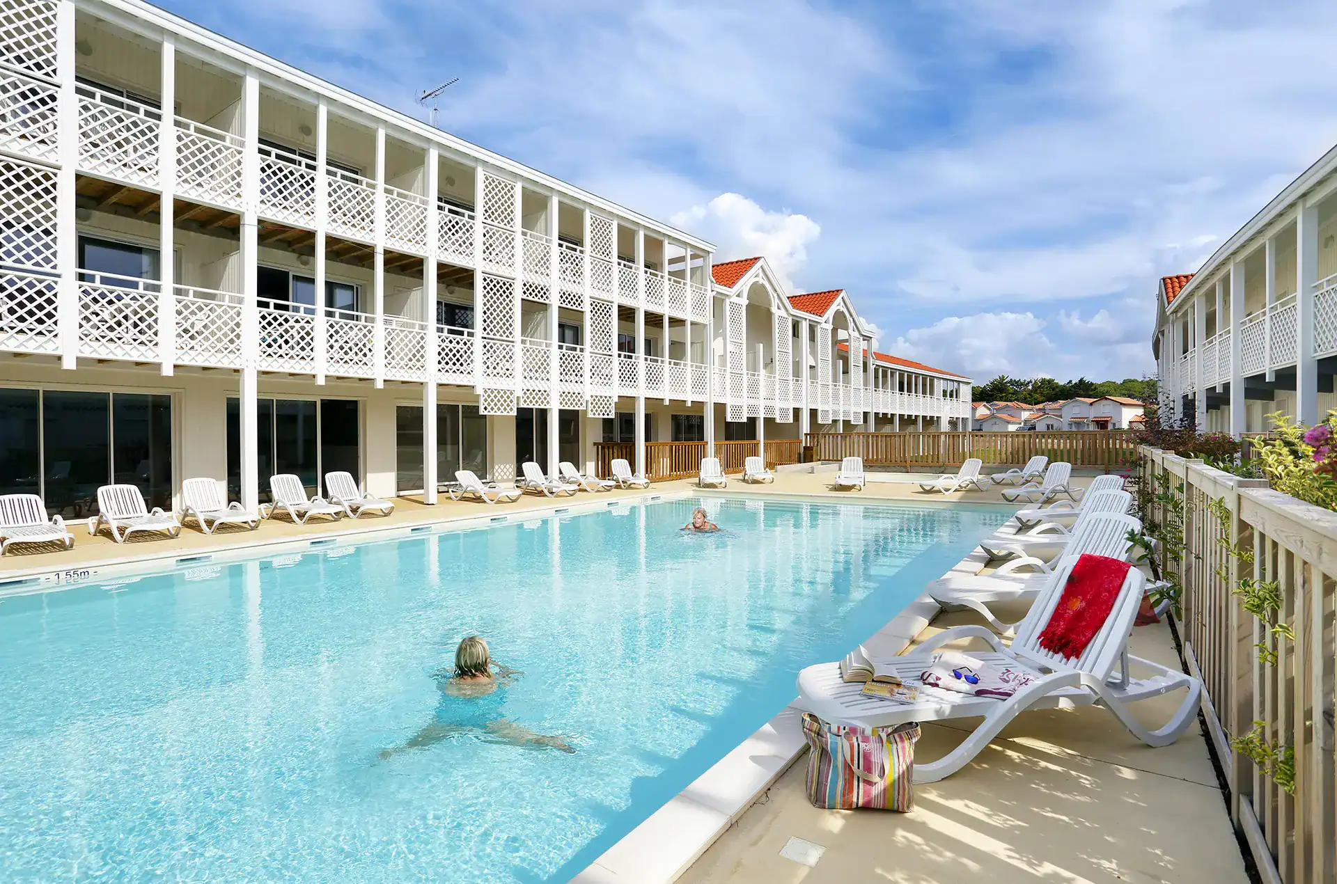 Heated outdoor swimming pool at the Goélia Les Balcons Pêcheurs holiday residence in Mimizan