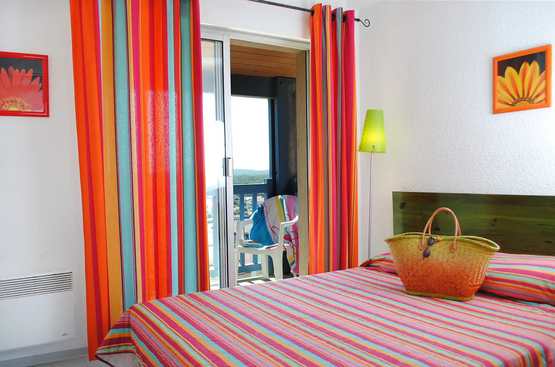 Exemple d'une chambre de la résidence de vacances Goélia Les Gourbets à Mimizan avec vue sur mer