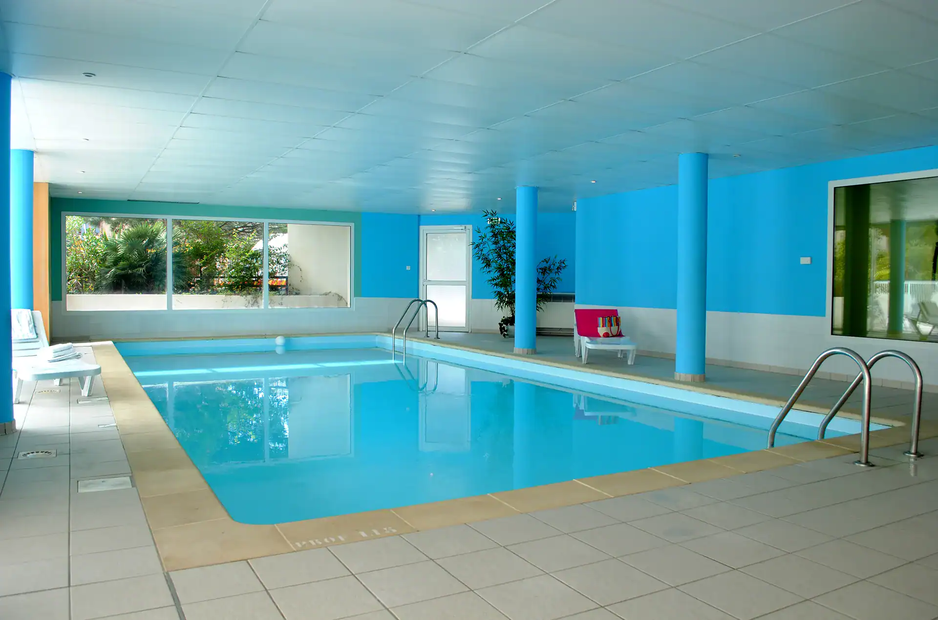 Piscine intérieure chauffée de la résidence de vacances Goélia Les Terrasses de l'Océan à Moliets
