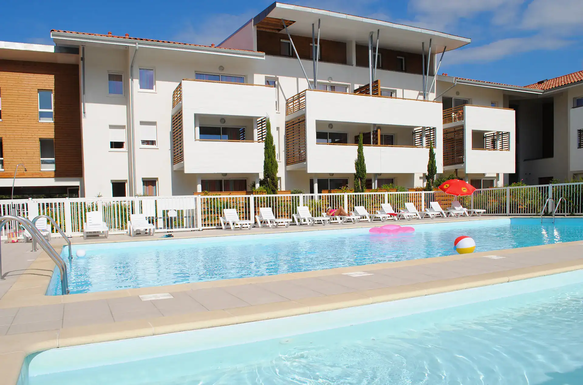 Piscine extérieure de la résidence de vacances Goélia Les Terrasses de l'Océan à Moliets