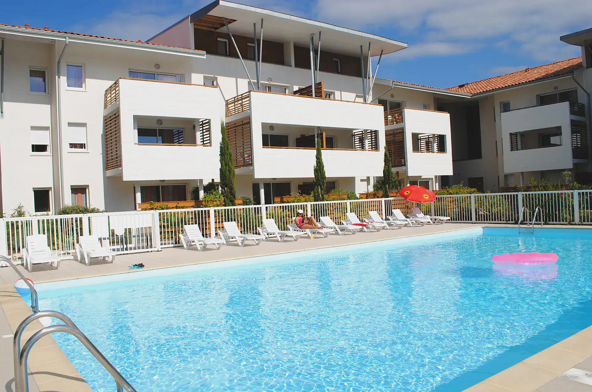 Piscine extérieure de la résidence de vacances Goélia Les Terrasses de l'Océan à Moliets