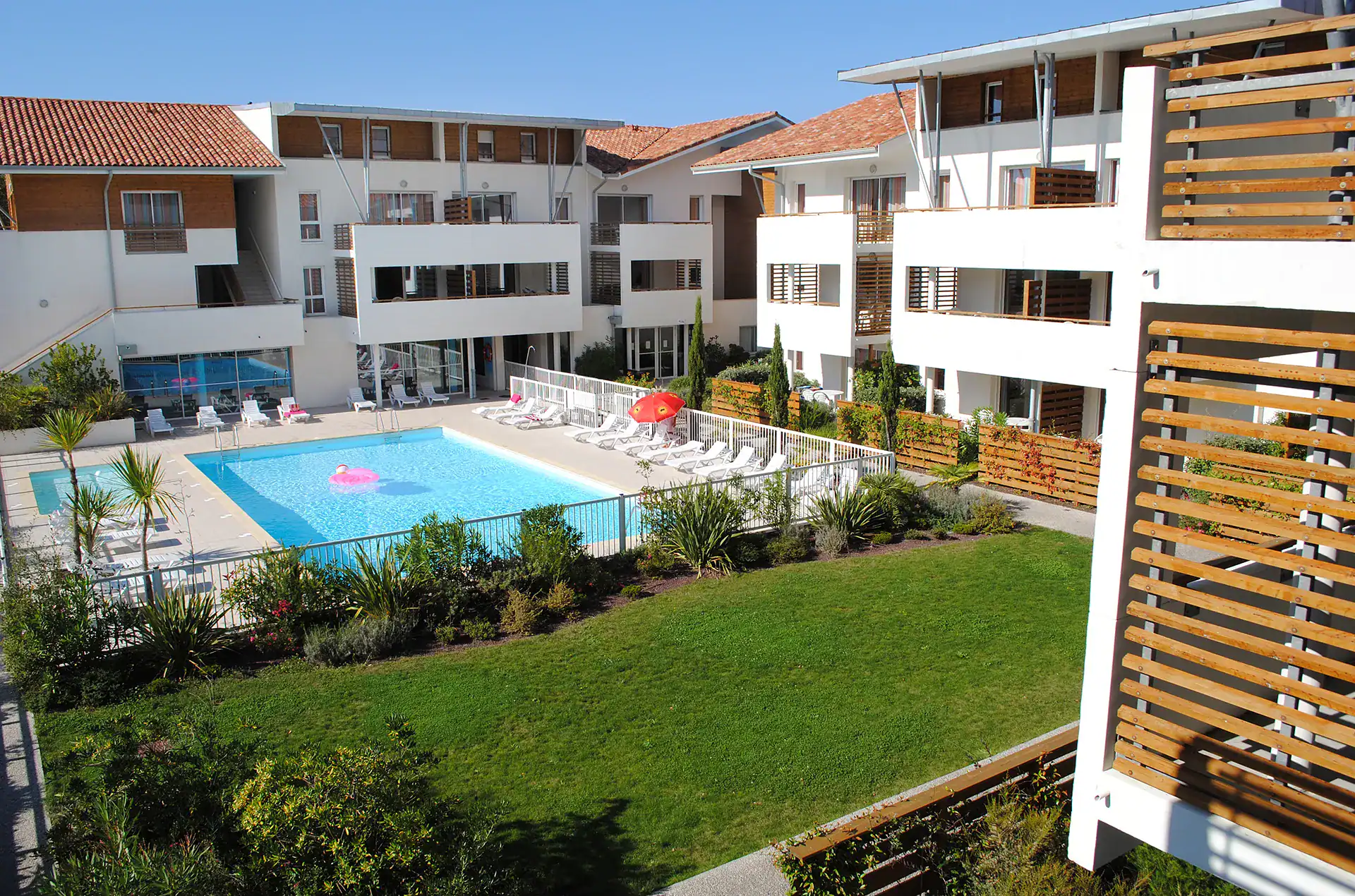 Piscine extérieure de la résidence de vacances Goélia Les Terrasses de l'Océan à Moliets
