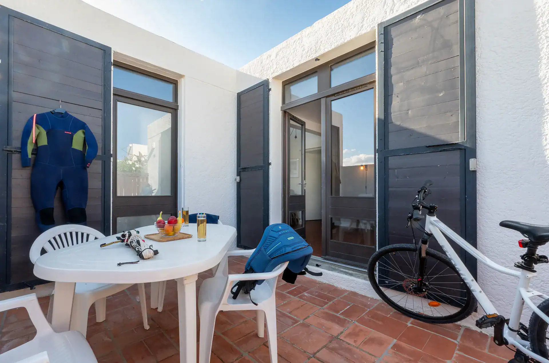 Exemple d'une terrasse de la résidence de vacances goélia Les Carrats à Port-Leucate