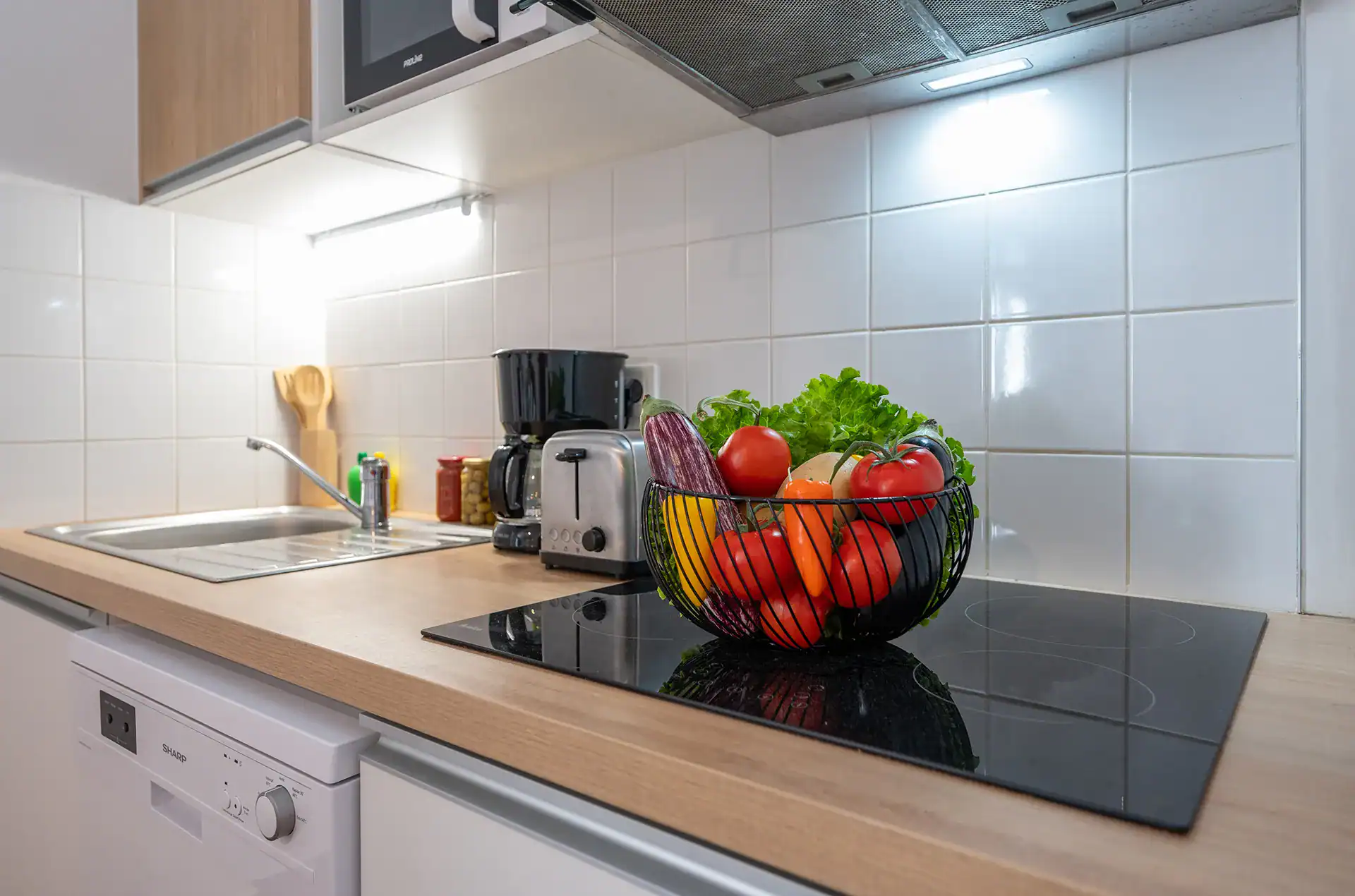 Exemple d'une kitchenette de la résidence de vacances Goélia Les Carrats à Port-Leucate