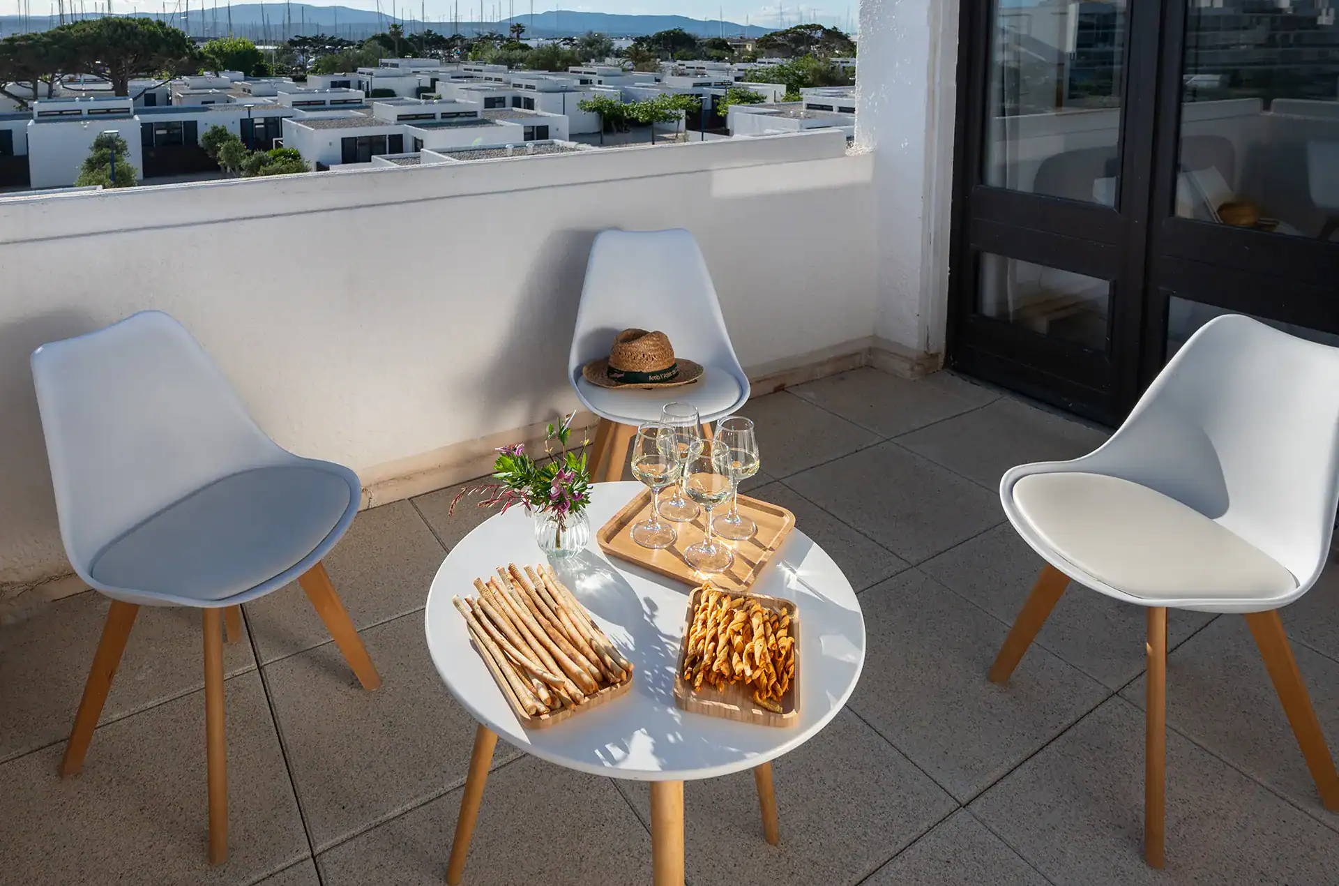 Exemple d'une terrasse de la résidence de vacances goélia Les Carrats à Port-Leucate