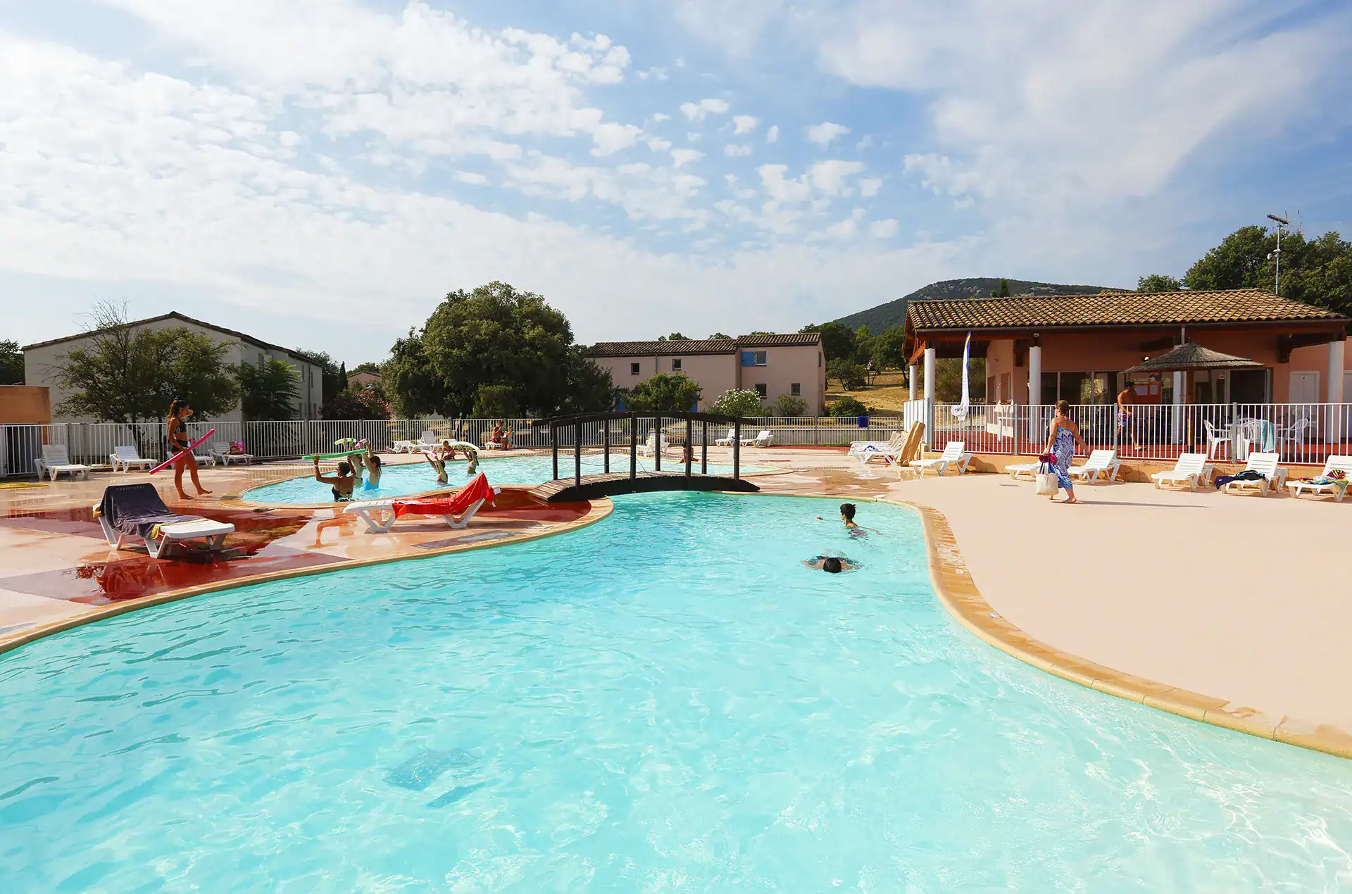 Outdoor swimming pool at the Goélia Les Portes des Cévennes holiday residence in Sauve