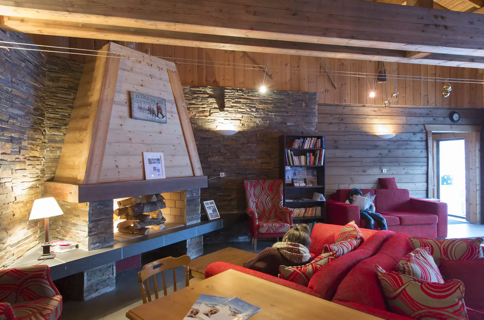 Reception at the Goélia Les Chalets du Bois de Champelle holiday residence in Morillon