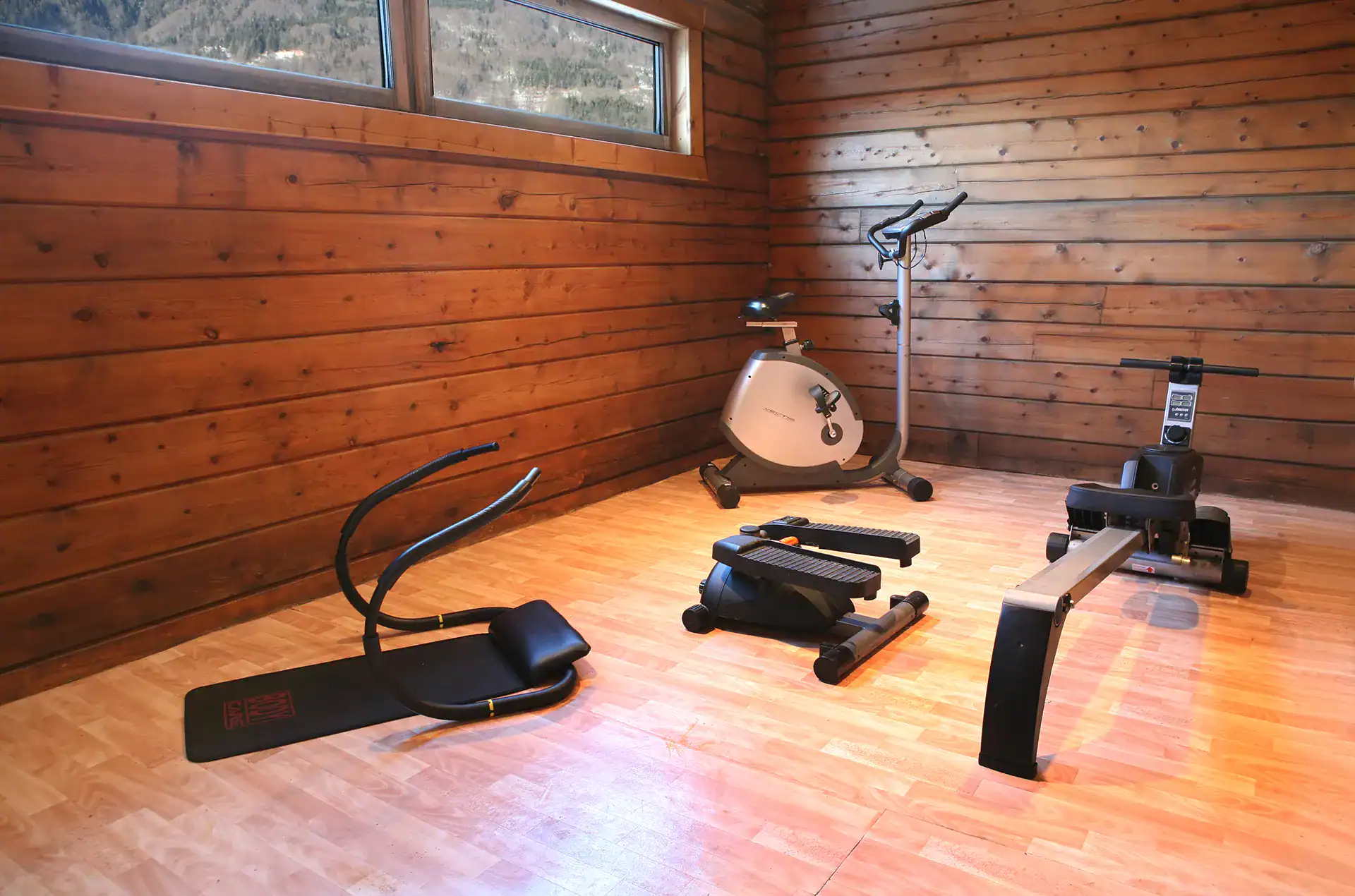 Fitness room at the Goélia Les Chalets du Bois de Champelle holiday residence in Morillon 