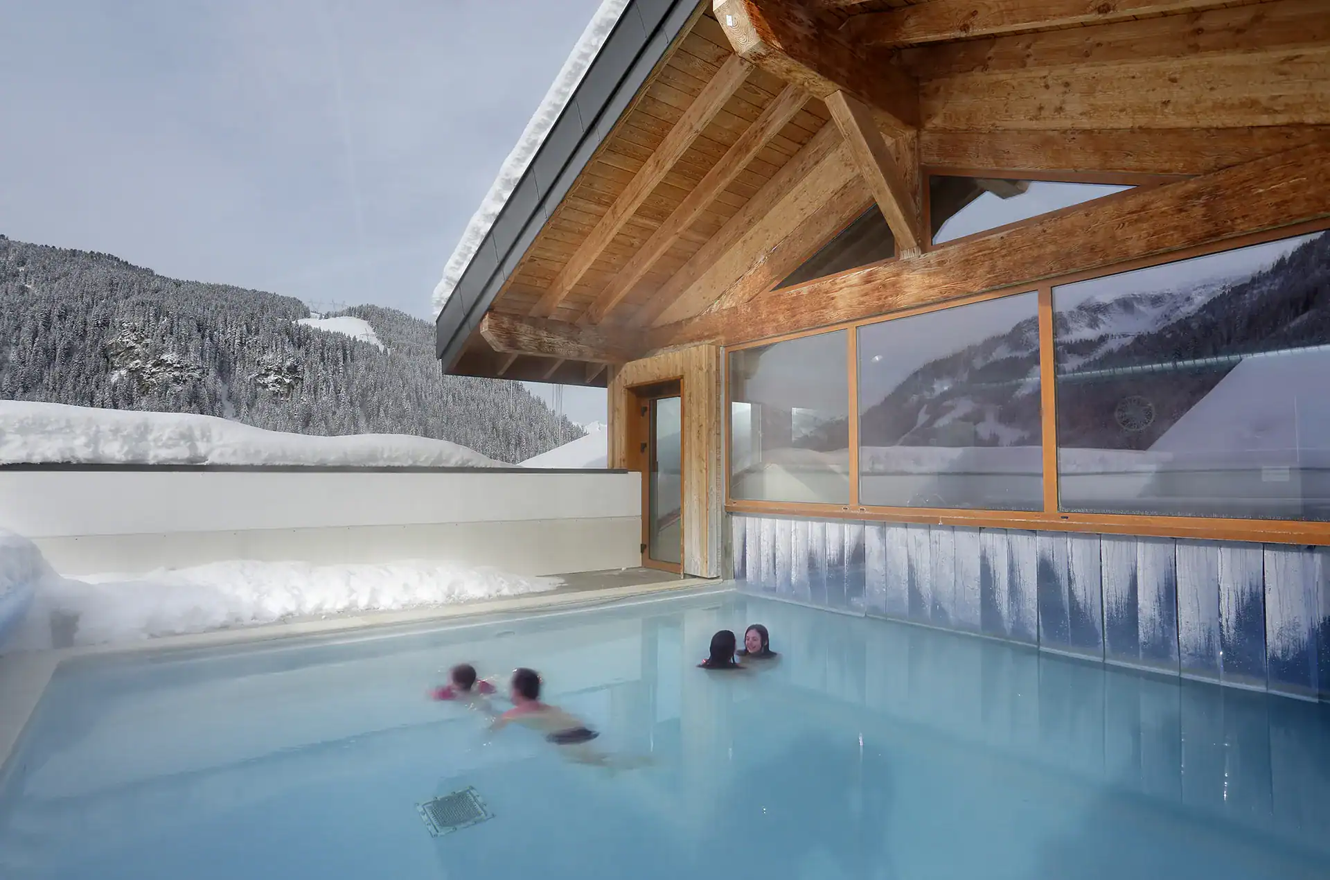 Heated indoor/outdoor swimming pool at the Goélia Le Grand Lodge holiday residence in Châtel