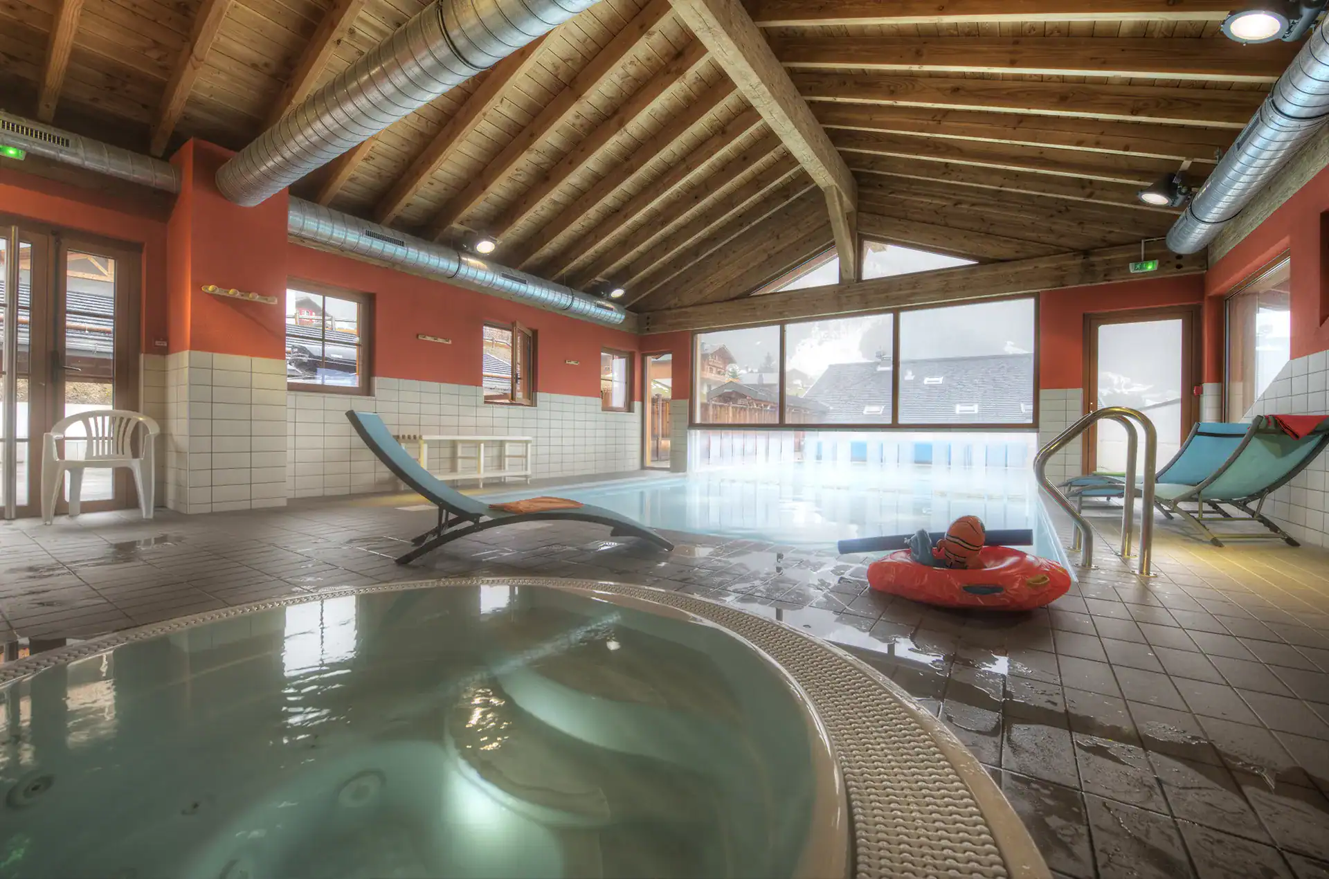 Heated indoor/outdoor swimming pool at the Goélia Le Grand Lodge holiday residence in Châtel with hot tub