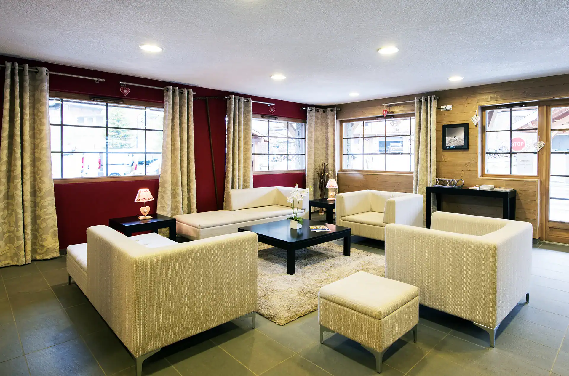 Reception at the  Goélia Le Grand Ermitage holiday residence in Châtel