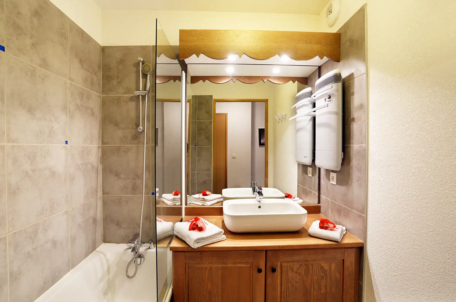 Exemple d'une salle de bain de la résidence de vacances Goélia Le Grand Ermitage à Châtel 