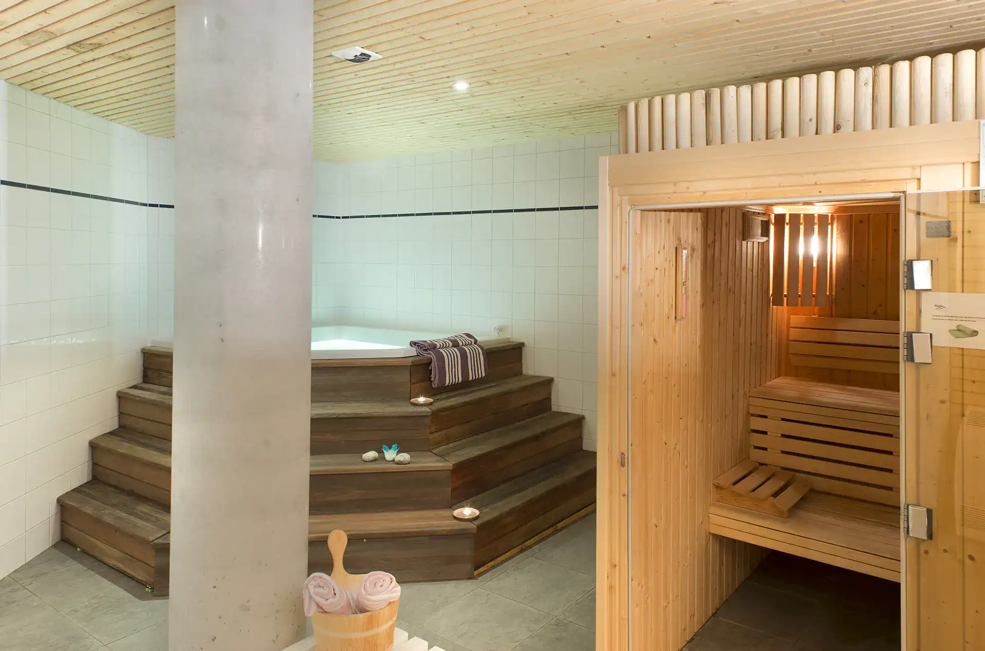 Hot tub and sauna at the Goélia Le Nevez holiday residence in Les Contamines-Montjoie