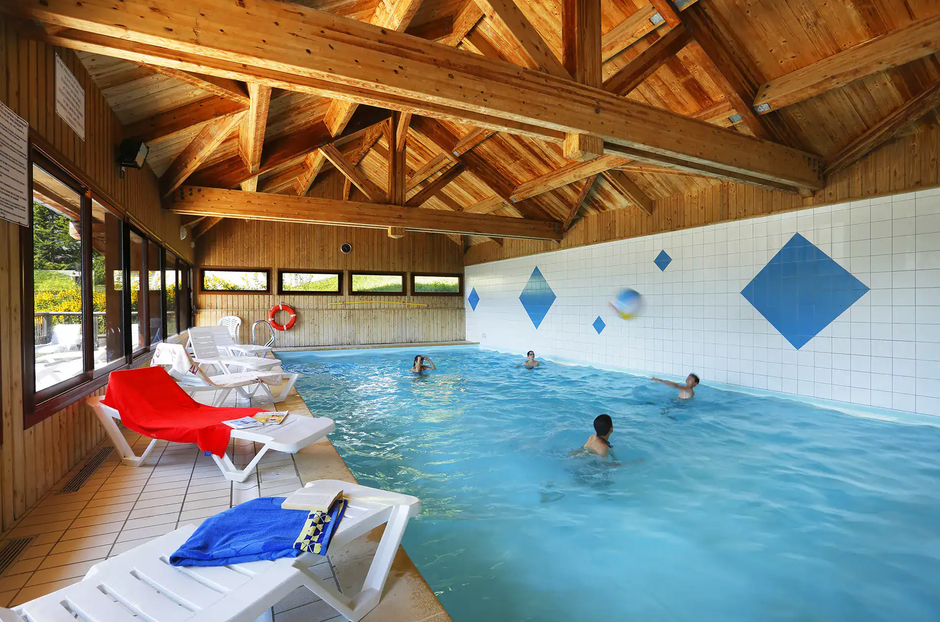 Heated indoor swimming-pool Goélia Les Chalets des Cimes holiday residence in La Toussuire
