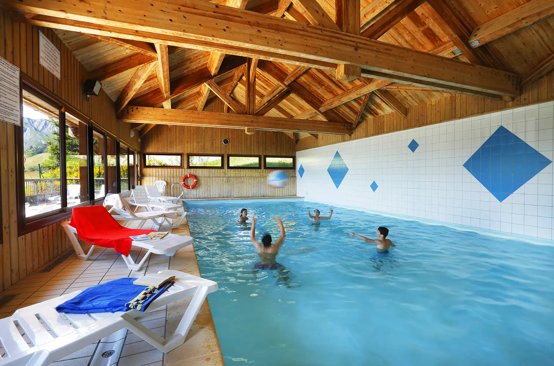 Heated indoor swimming-pool Goélia Les Chalets des Cimes holiday residence in La Toussuire