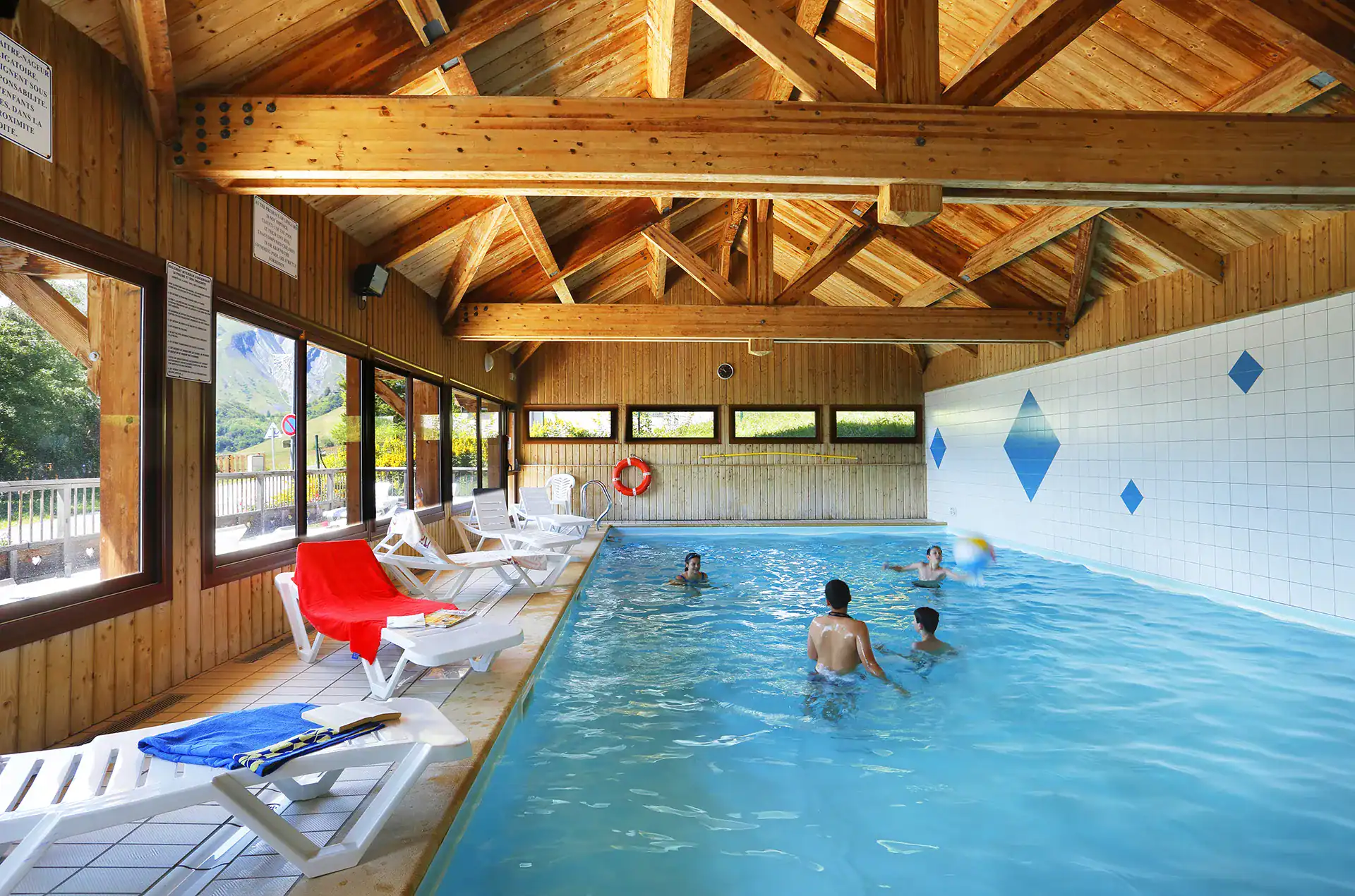 Heated indoor swimming-pool Goélia Les Chalets des Cimes holiday residence in La Toussuire