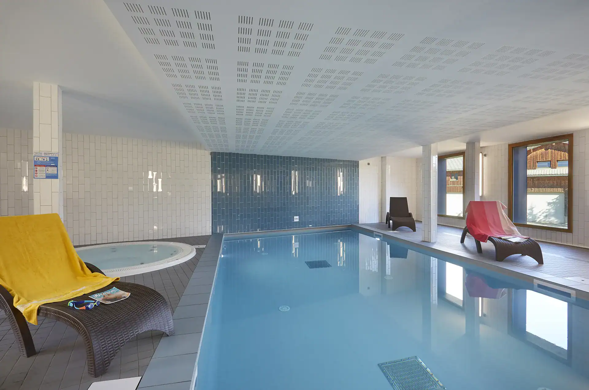 Heated indoor swimming-pool at the Goélia Le Hameau holiday residence in Les Deux Alpes