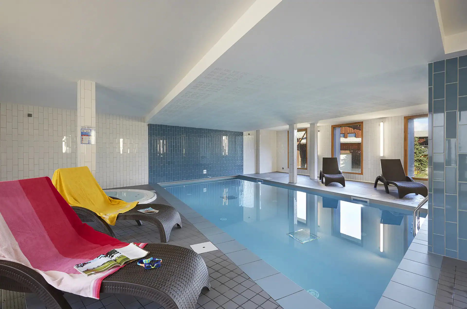 Piscine intérieure chauffée de la résidence de vacances Goélia le Hameau aux Deux Alpes