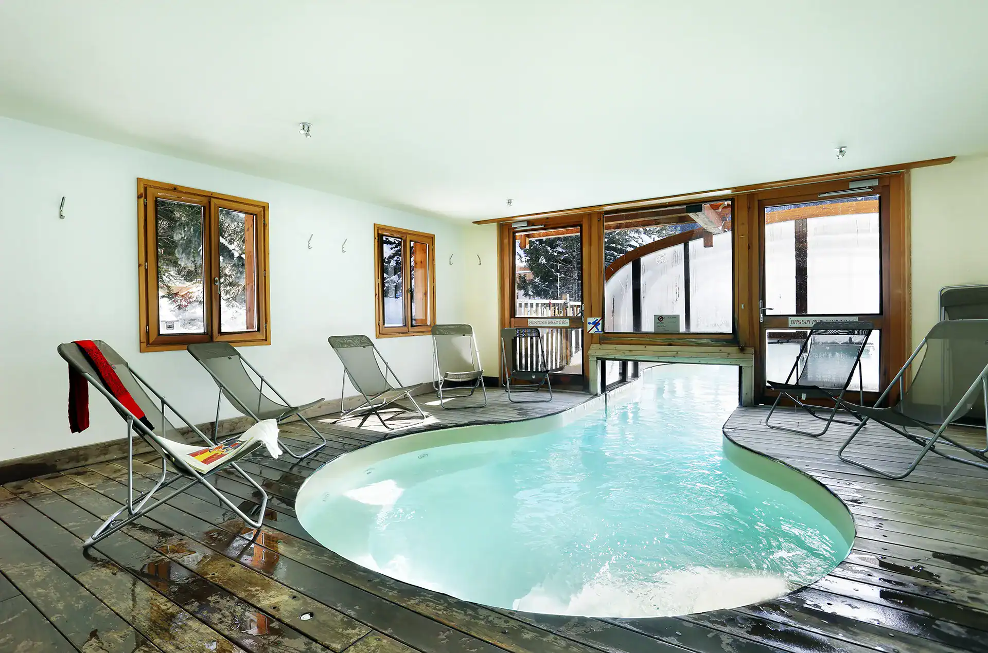 Heated indoor swimming pool at the Goélia L'Adret holiday residence in Serre-Chevalier