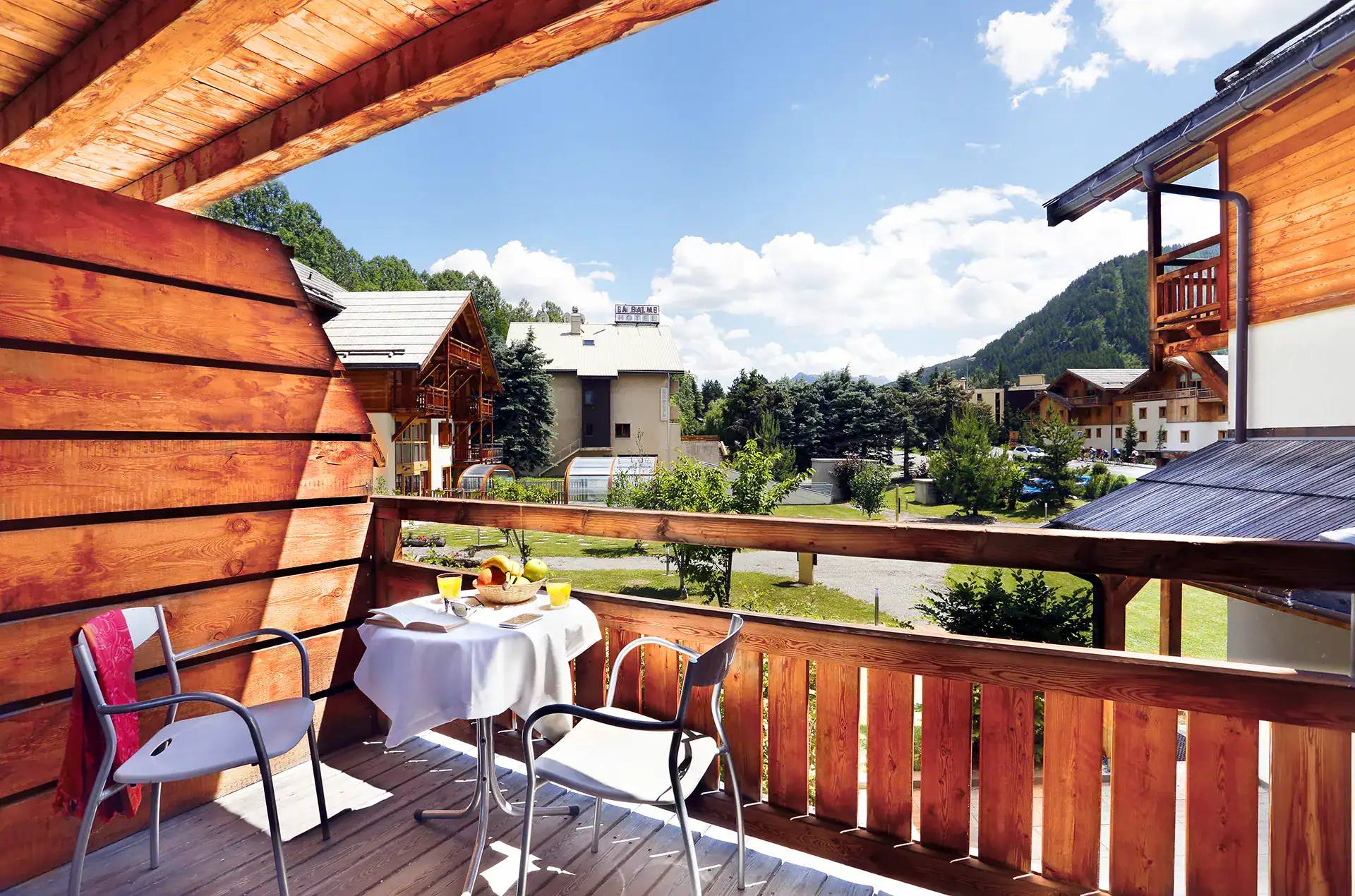 Exemple de vue d'un appartement de la résidence de vacances Goélia L'Adret à Serre-Chevalier