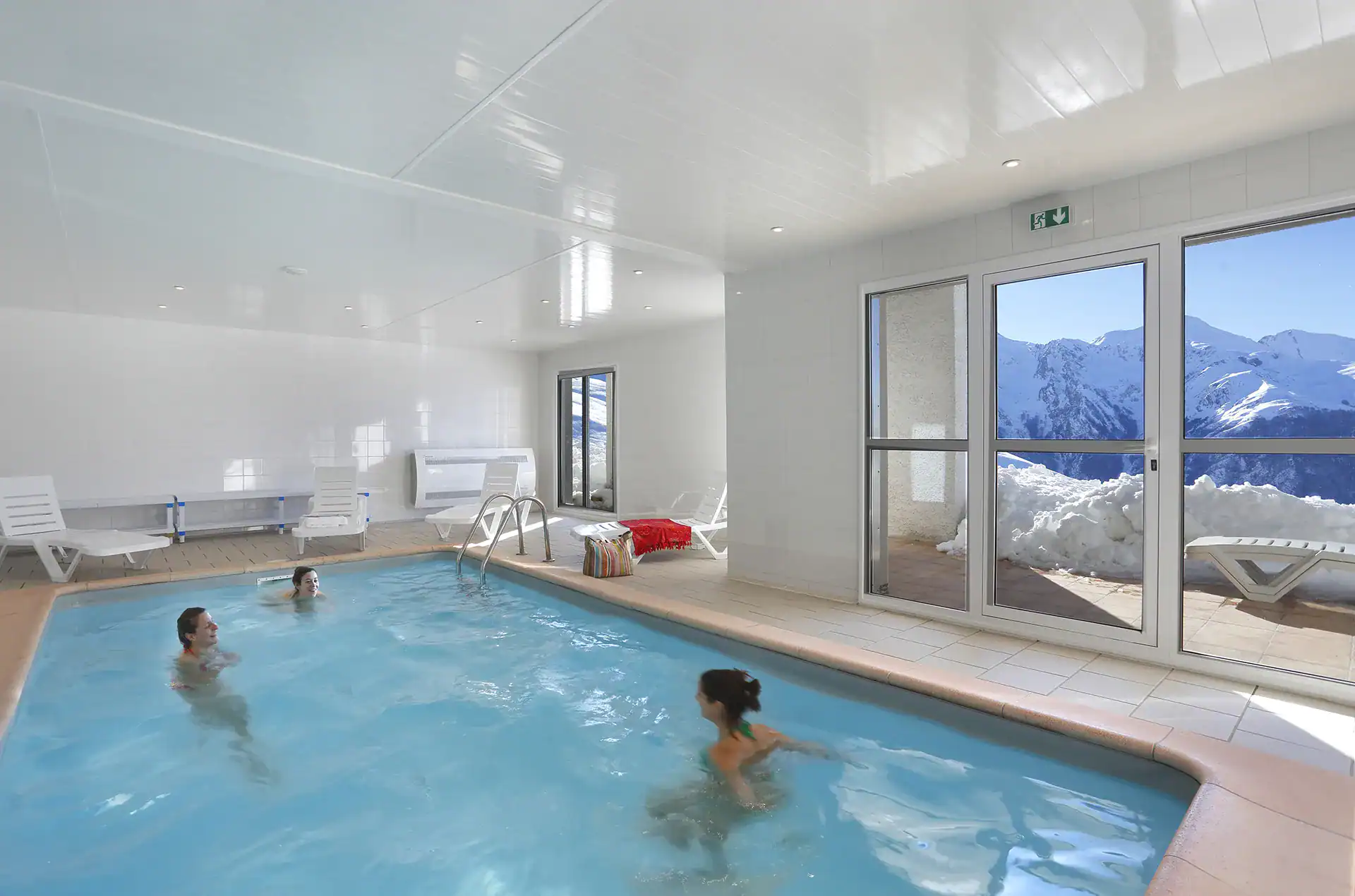 Heated indoor swimming pool at the Goelia Royal Peyragudes holiday residence in Peyragudes