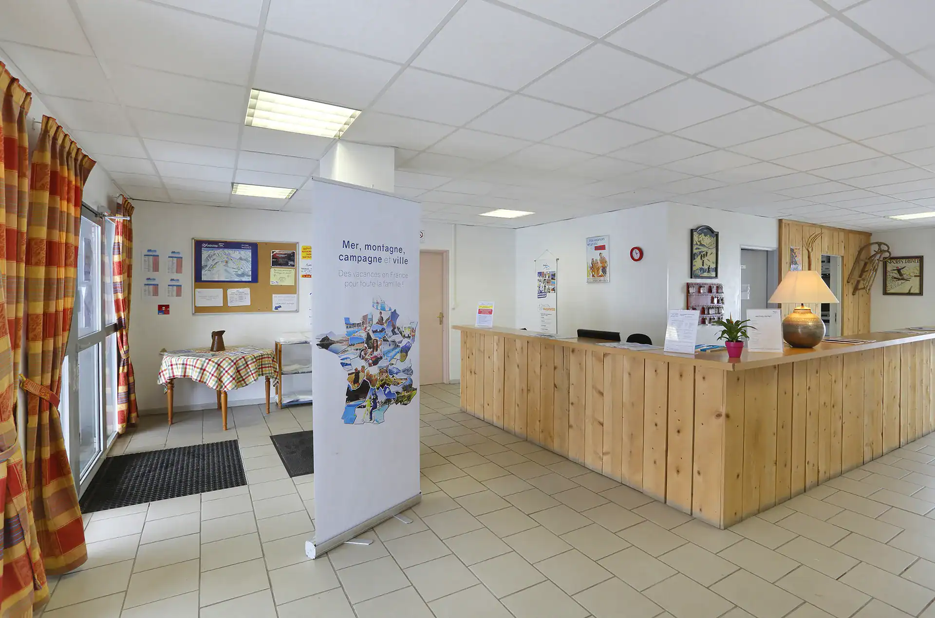 Reception at the Goelia Royal Peyragudes holiday residence in Peyragudes