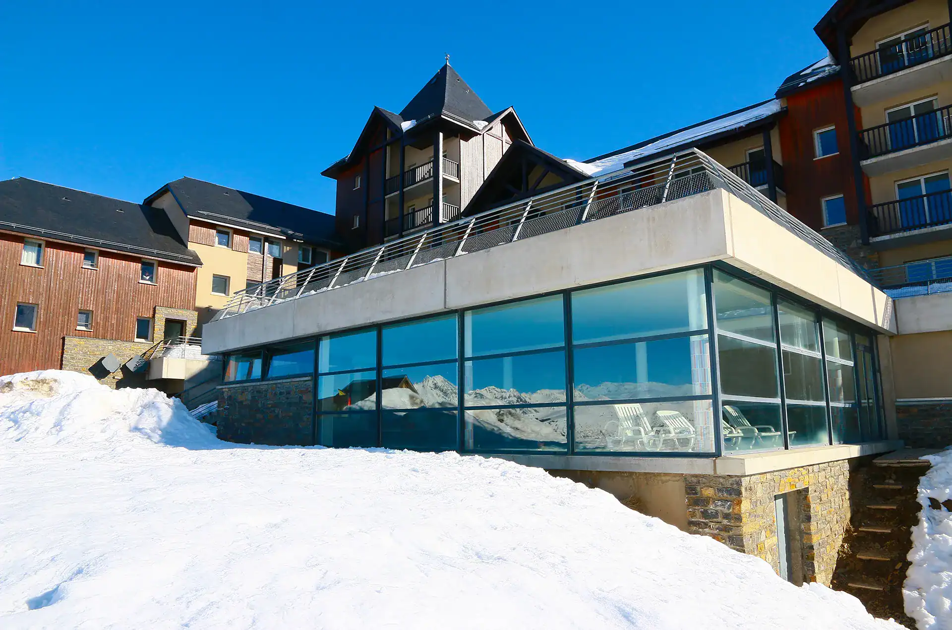Heated indoor swimming-pool at the Goelia Le Hameau de Balestas holiday residence in Peyragudes