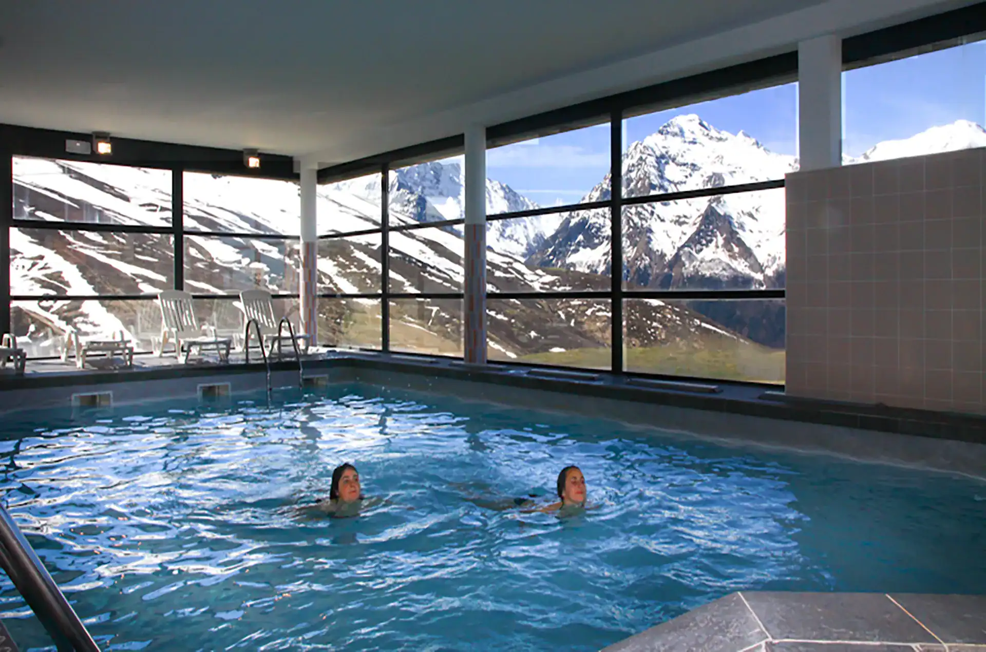 Heated indoor swimming-pool at the Goelia Le Hameau de Balestas holiday residence in Peyragudes