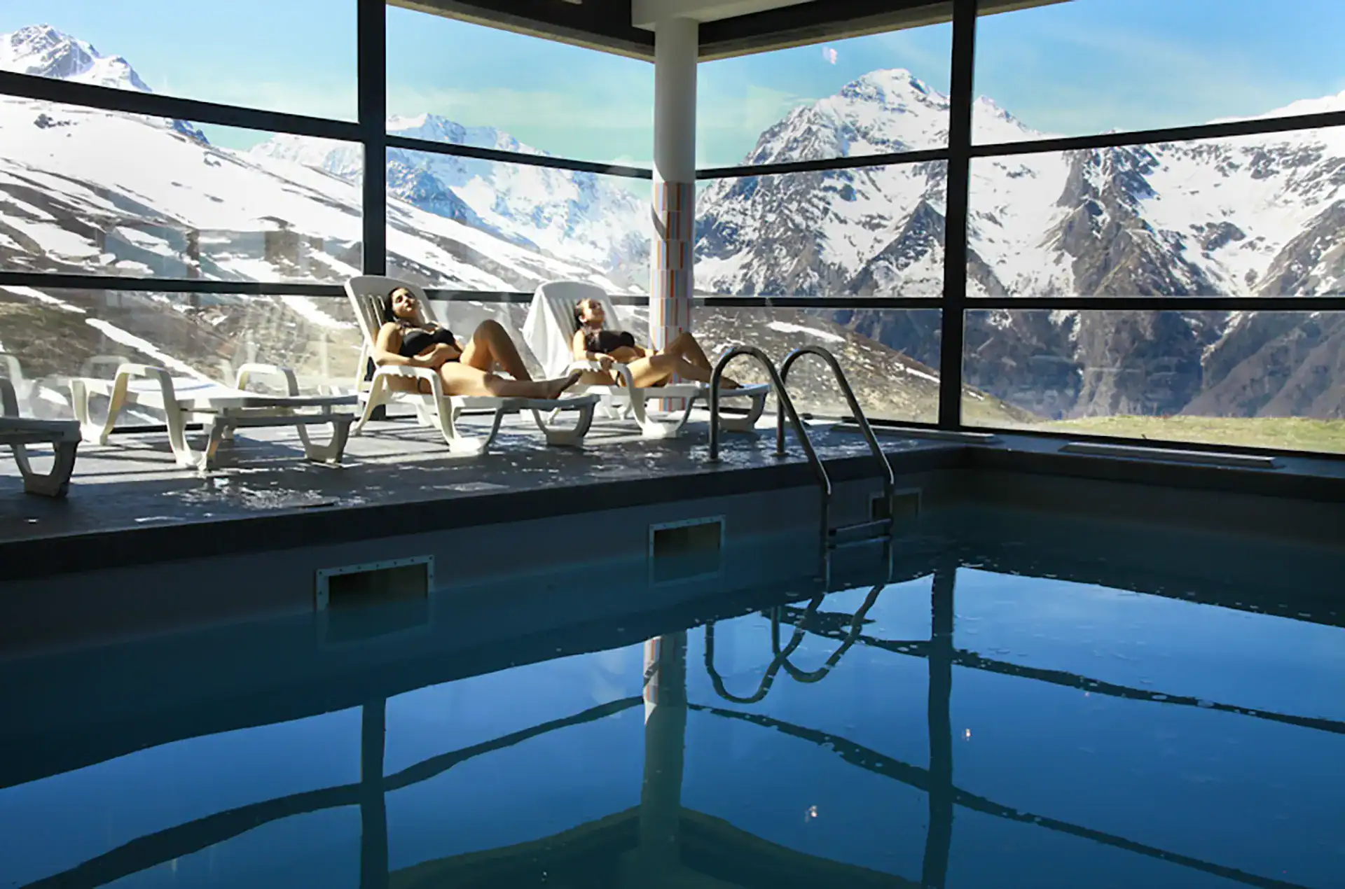 Heated indoor swimming-pool at the Goelia Le Hameau de Balestas holiday residence in Peyragudes