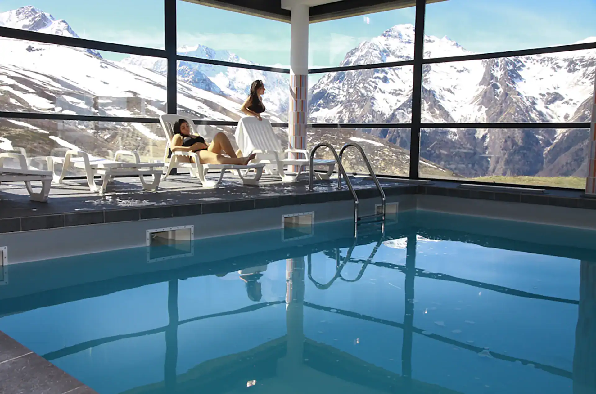 Heated indoor swimming-pool at the Goelia Le Hameau de Balestas holiday residence in Peyragudes