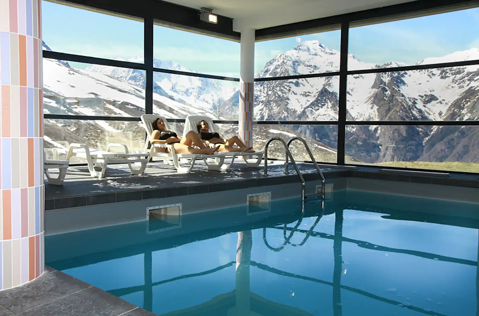 Heated indoor swimming-pool at the Goelia Le Hameau de Balestas holiday residence in Peyragudes