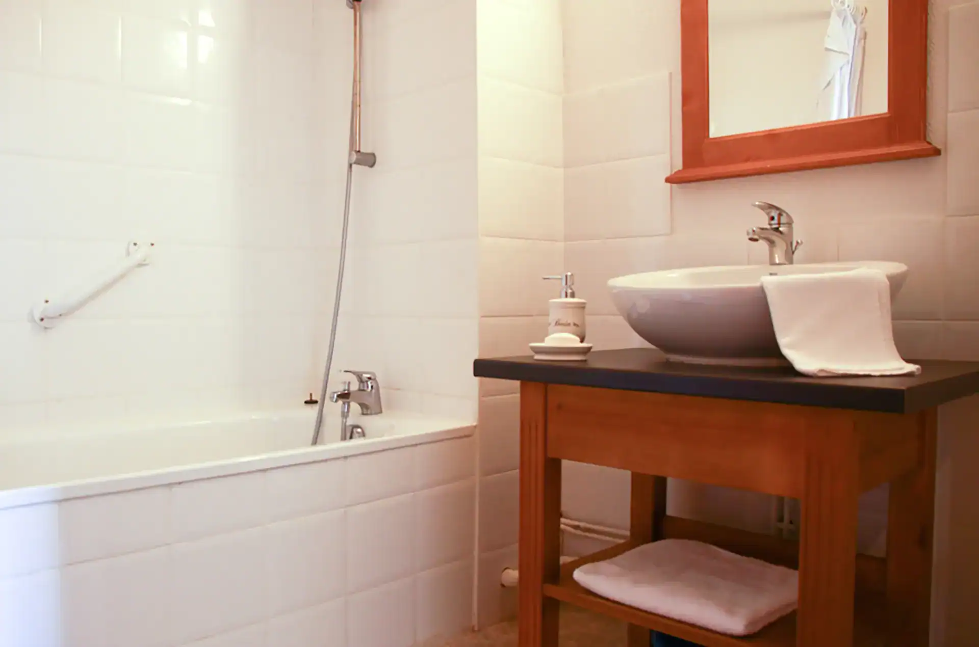 Example of a bathroom at the Goelia Le Hameau de Balestas holiday residence in Peyragudes