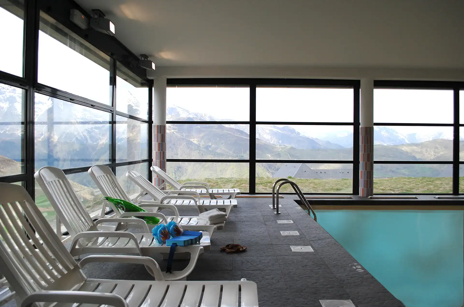 Heated indoor swimming-pool at the Goelia Le Hameau de Balestas holiday residence in Peyragudes
