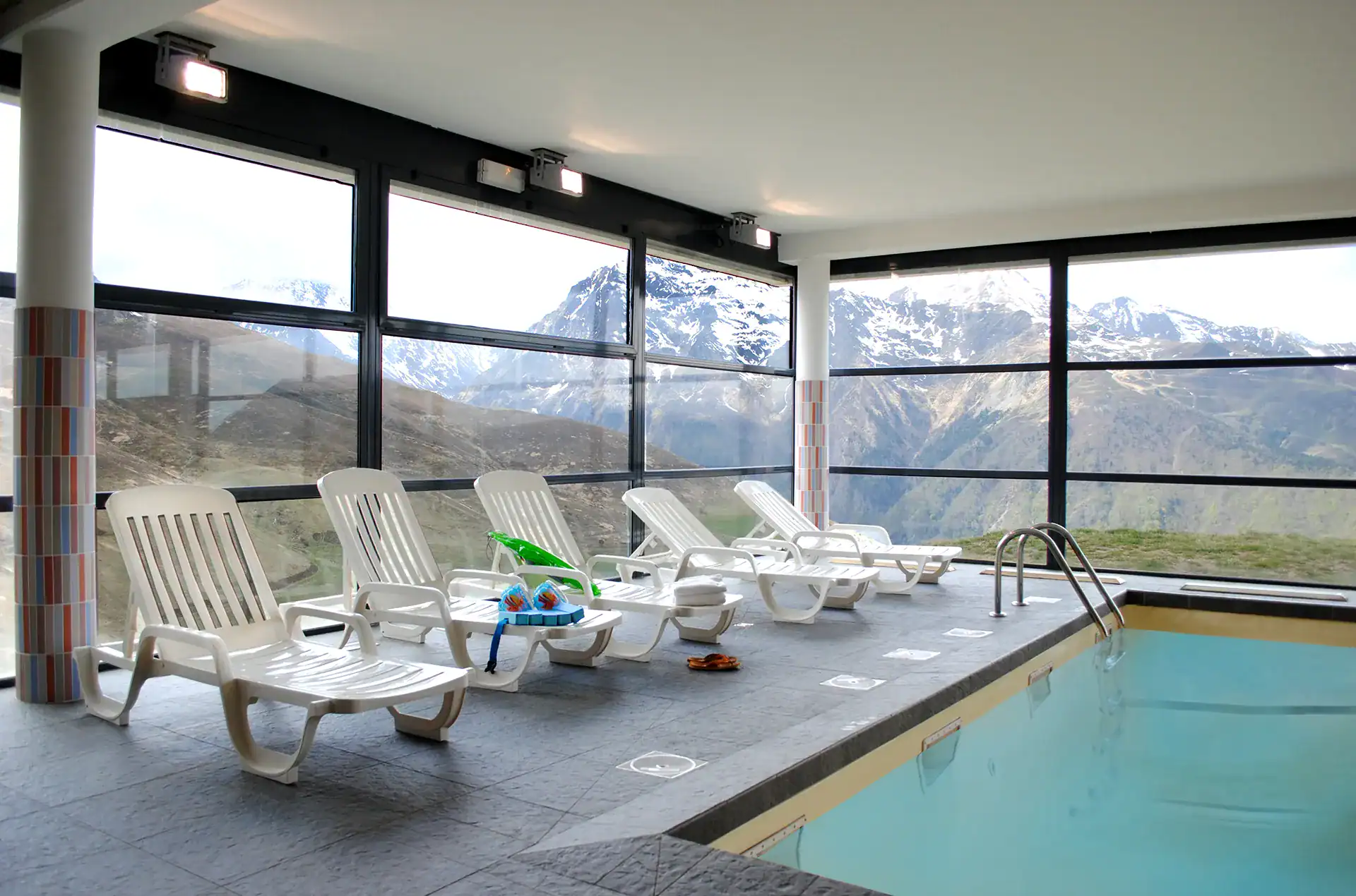 Heated indoor swimming-pool at the Goelia Le Hameau de Balestas holiday residence in Peyragudes