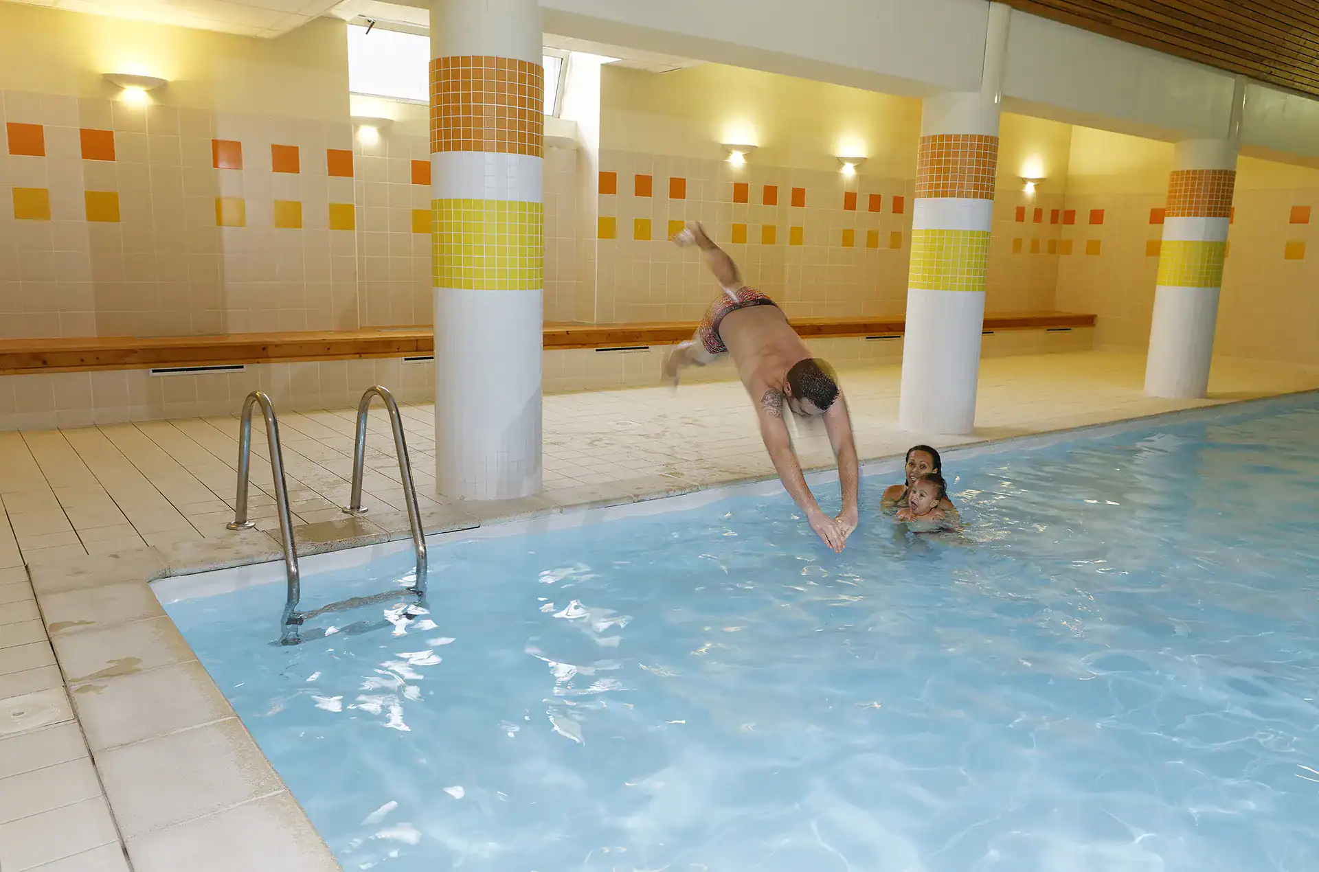 Heated indoor swimming-pool at the Goelia Les Grands Ax holiday residence in Ax Les Thermes